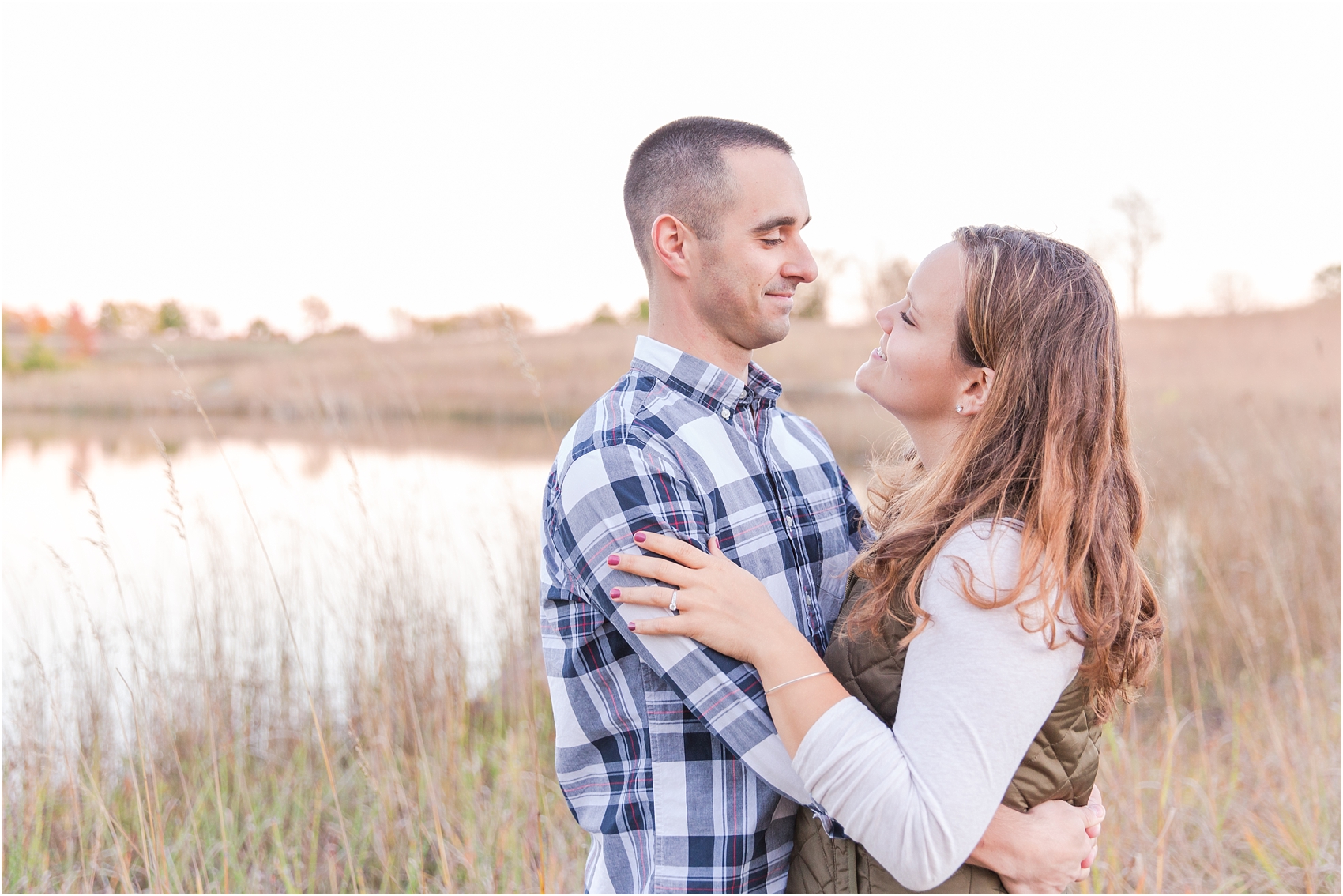 romantic-fall-engagement-photos-at-indian-springs-metropark-in-clarkston-mi-by-courtney-carolyn-photography_0034.jpg