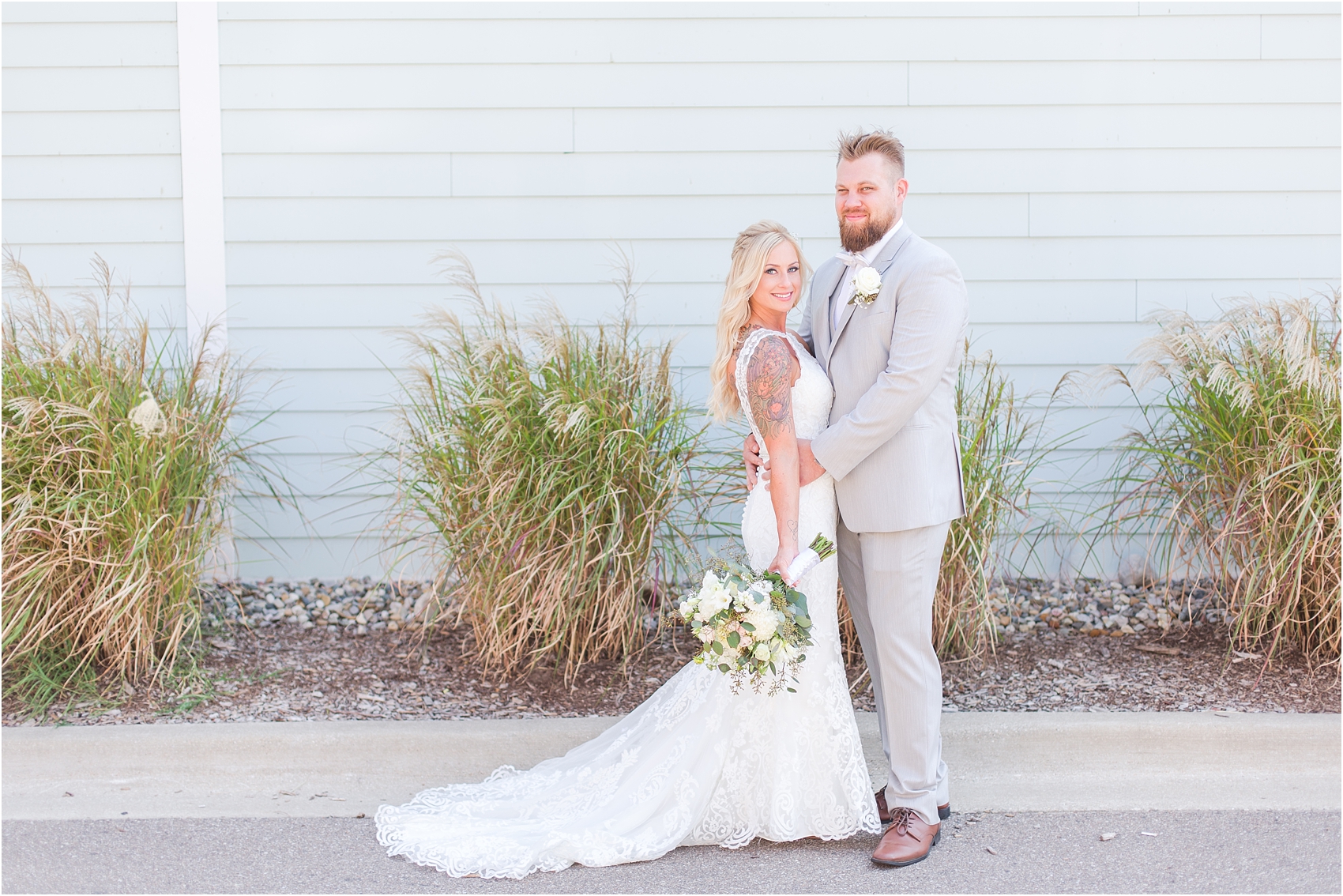 fun-whimsical-beach-wedding-photos-in-st-joseph-michigan-by-courtney-carolyn-photography_0056.jpg