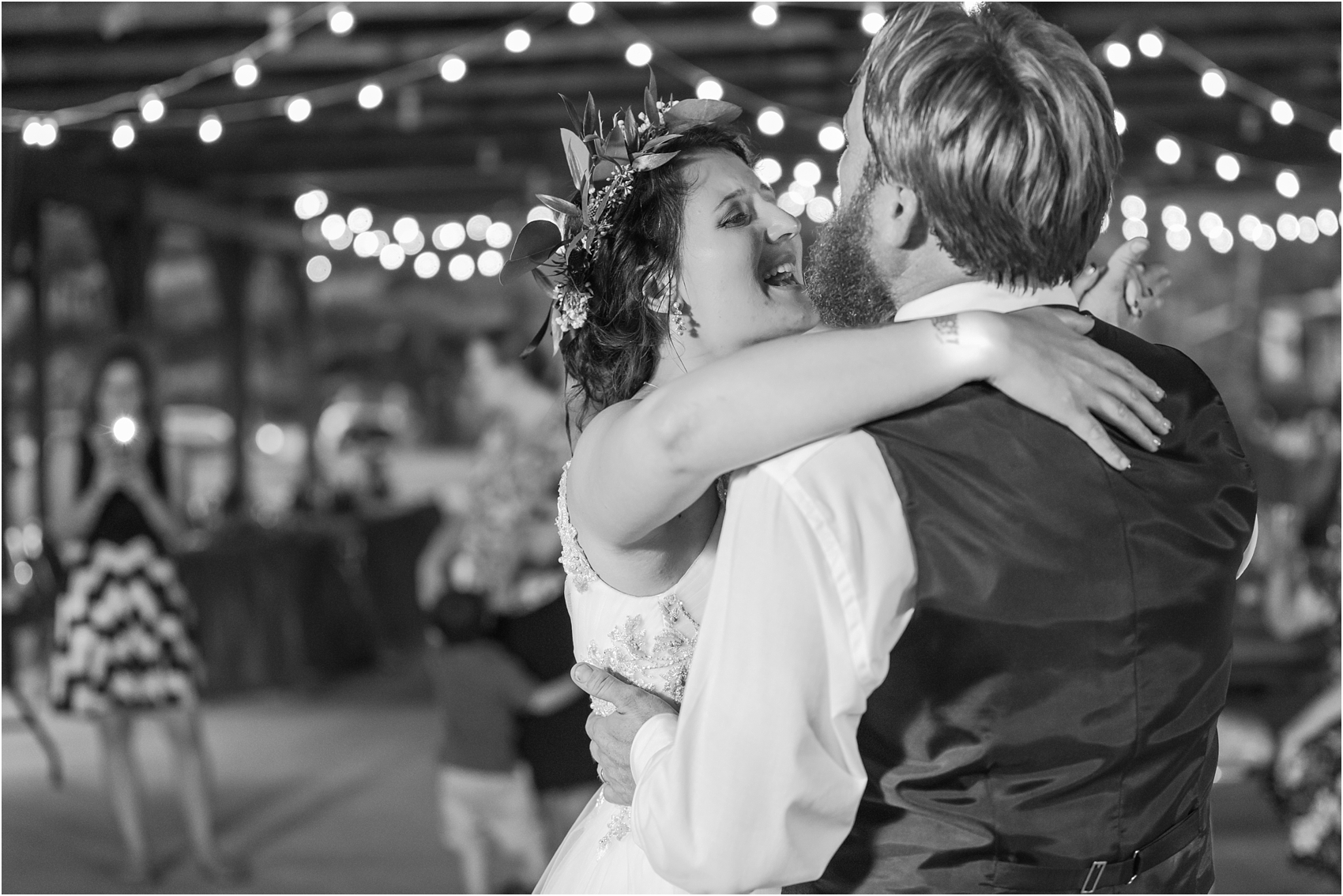scottish-inspired-wedding-photos-in-the-country-in-port-sanilac-michigan-by-courtney-carolyn-photography_0059.jpg