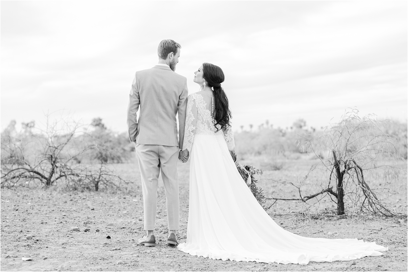 intimate-and-romantic-desert-wedding-photos-at-phoenix-marriott-tempe-at-the-buttes-in-tempe-arizona-by-courtney-carolyn-photography_0028.jpg