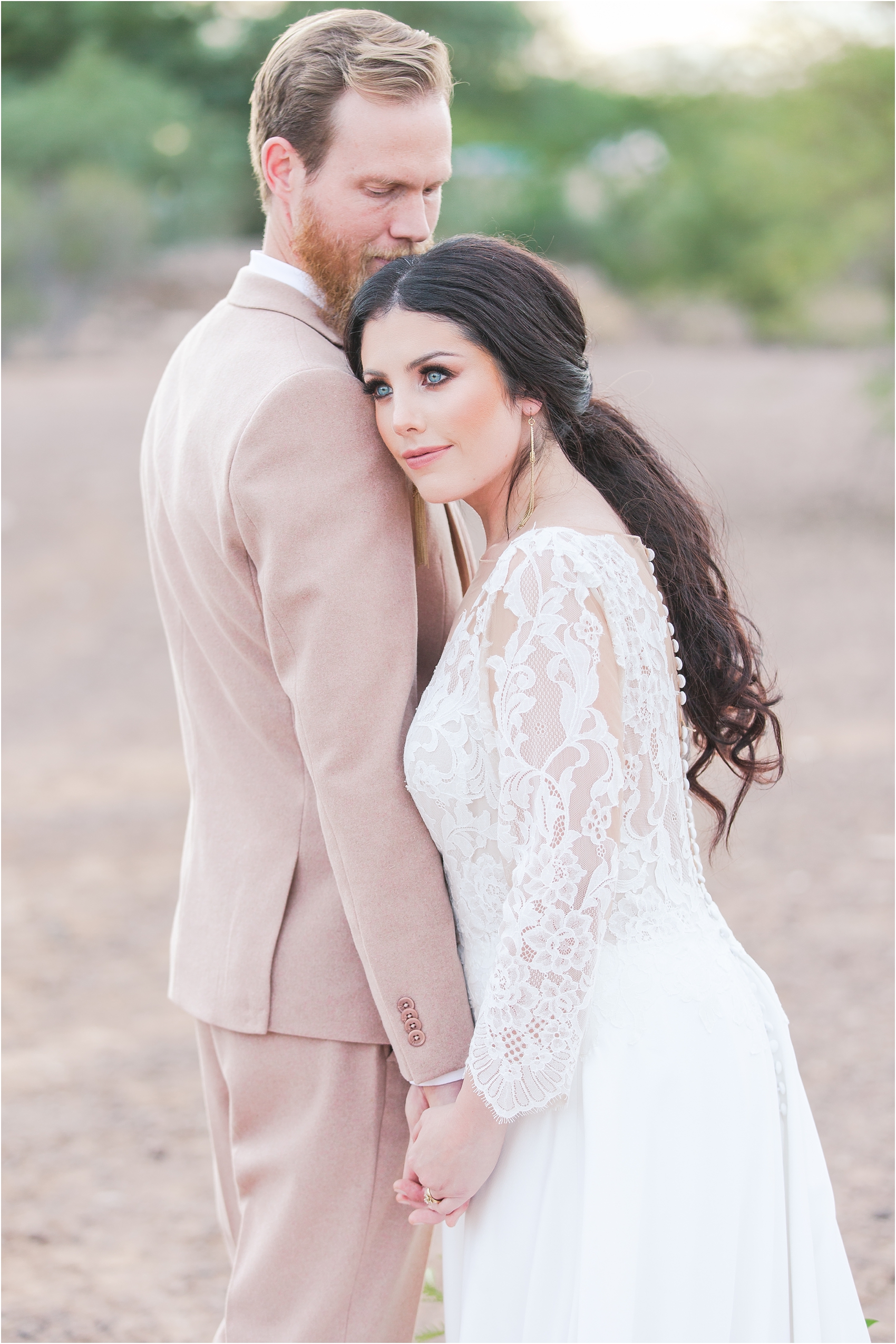 intimate-and-romantic-desert-wedding-photos-at-phoenix-marriott-tempe-at-the-buttes-in-tempe-arizona-by-courtney-carolyn-photography_0034.jpg