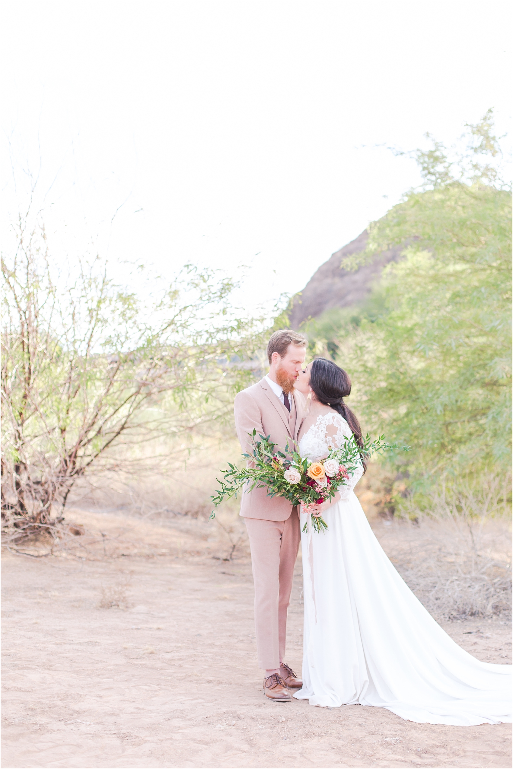 intimate-and-romantic-desert-wedding-photos-at-phoenix-marriott-tempe-at-the-buttes-in-tempe-arizona-by-courtney-carolyn-photography_0037.jpg