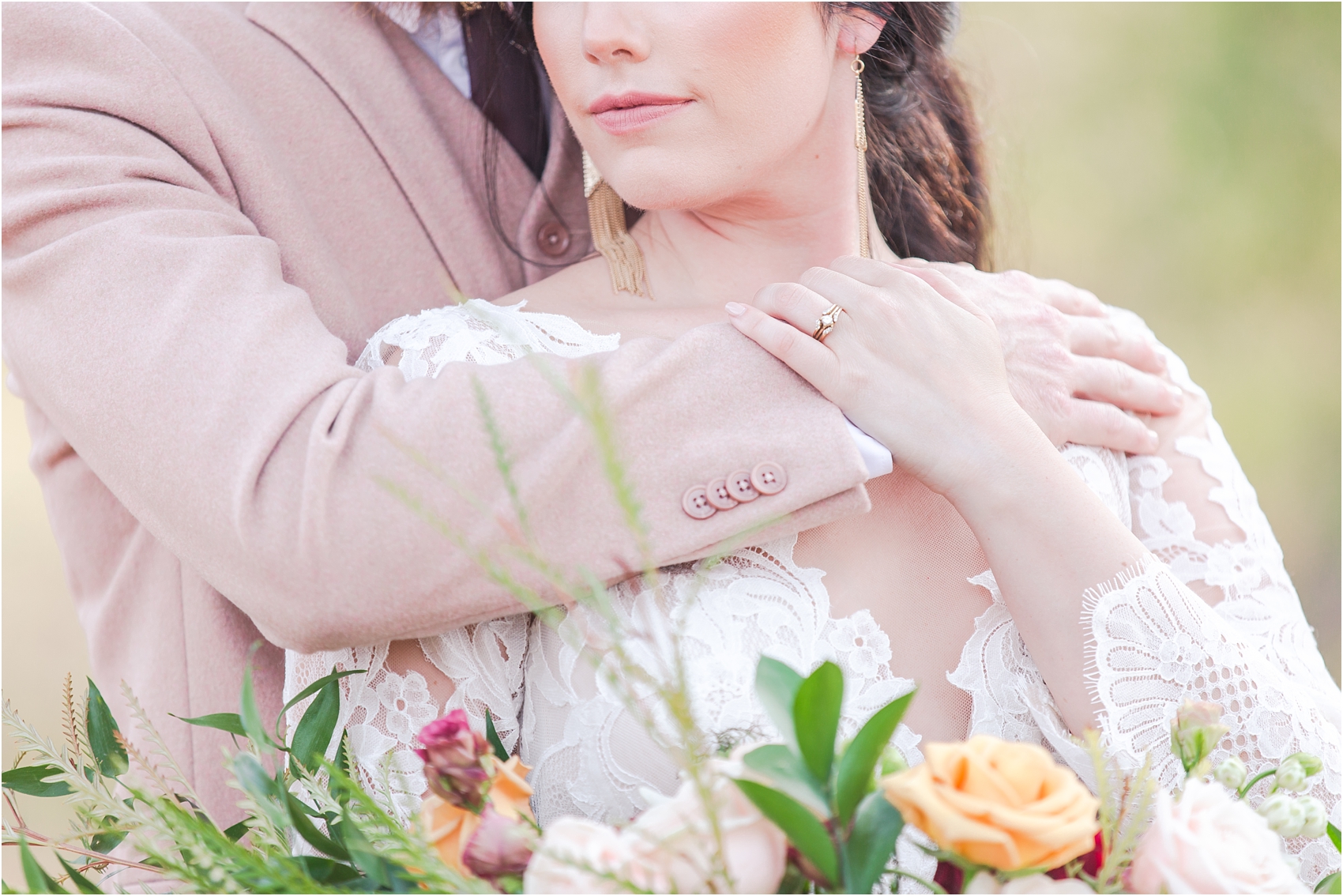 intimate-and-romantic-desert-wedding-photos-at-phoenix-marriott-tempe-at-the-buttes-in-tempe-arizona-by-courtney-carolyn-photography_0039.jpg
