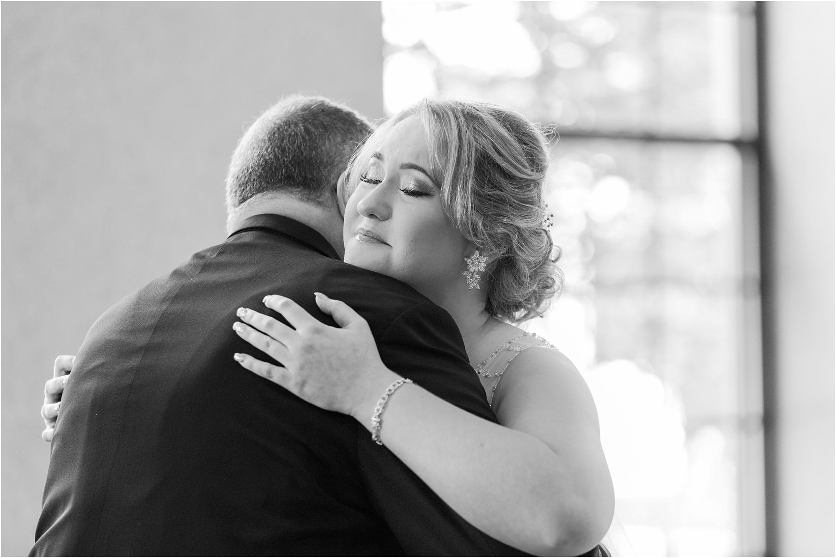 father-and-bride-share-emotional-first-look-on-wedding-day-photos-in-detroit-michigan-by-courtney-carolyn-photography_0007.jpg