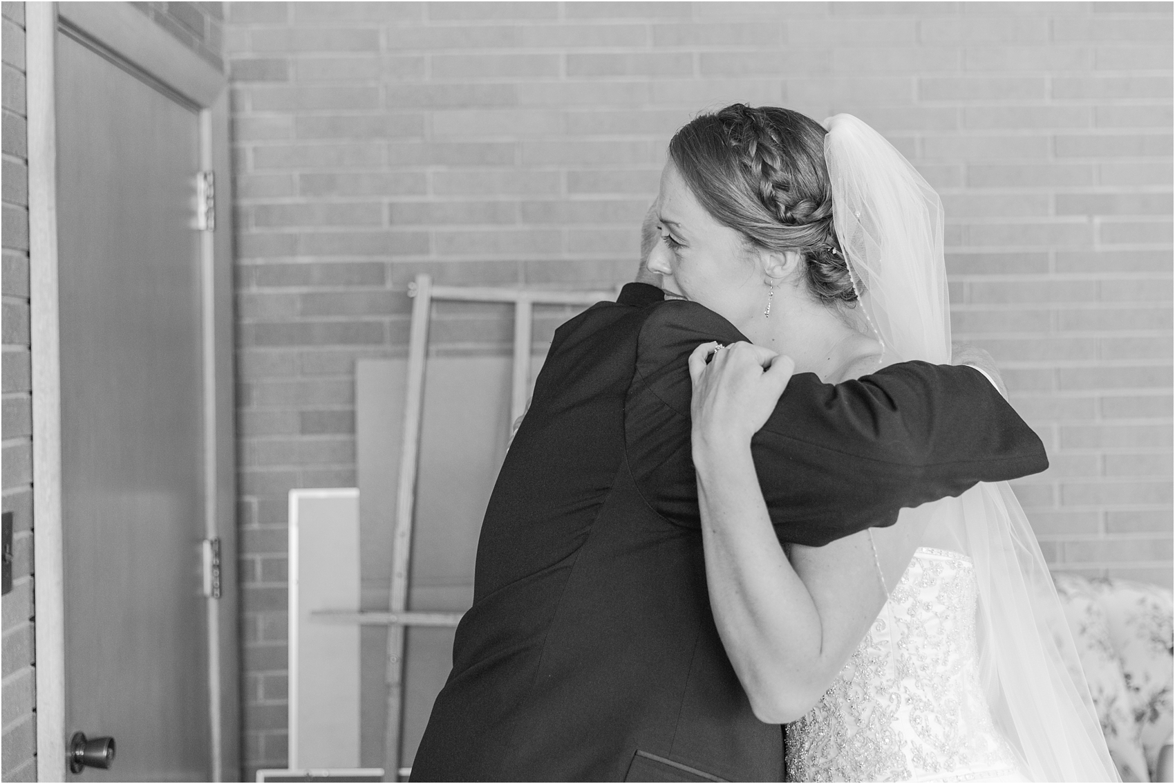 father-and-bride-share-emotional-first-look-on-wedding-day-photos-in-detroit-michigan-by-courtney-carolyn-photography_0029.jpg