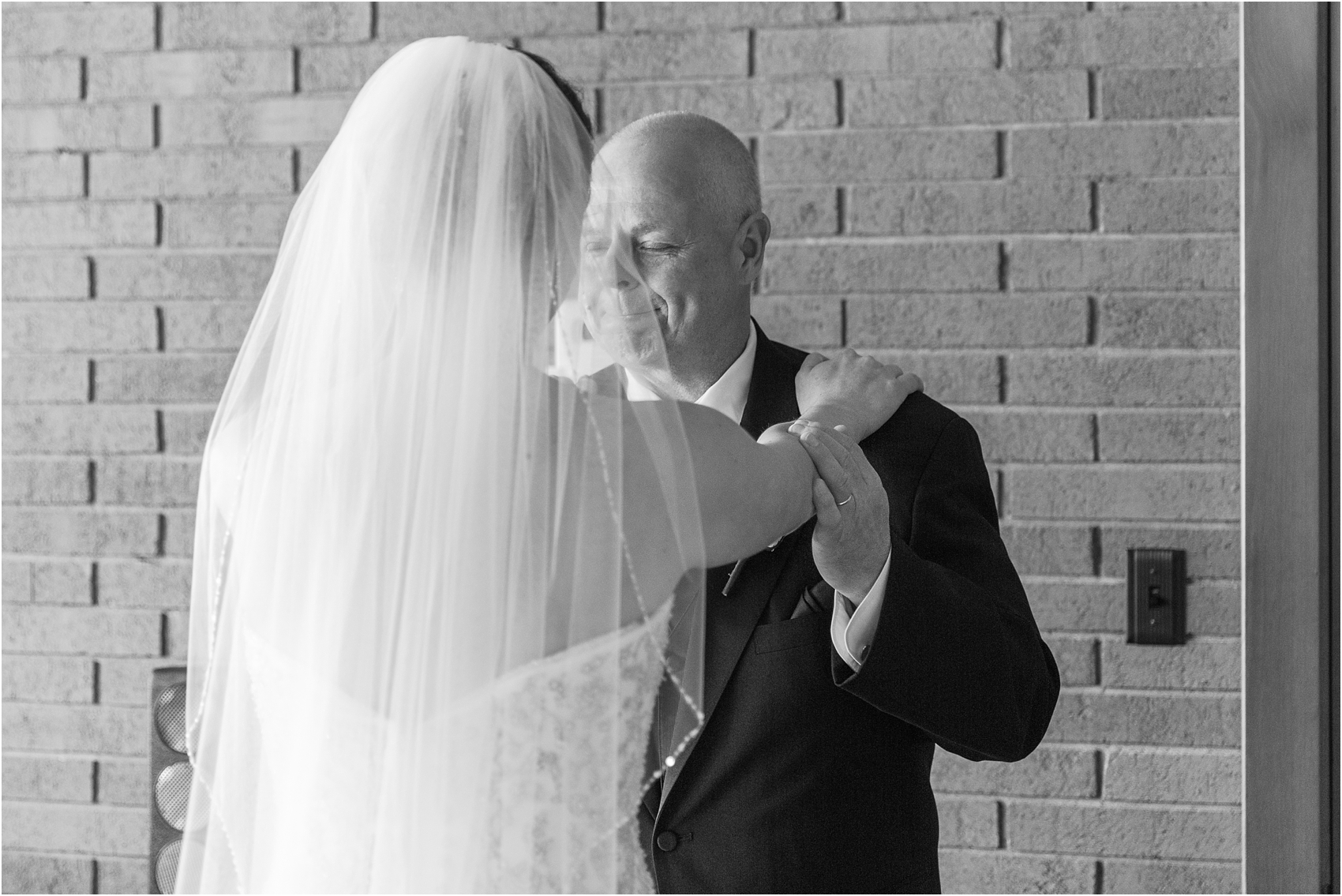 father-and-bride-share-emotional-first-look-on-wedding-day-photos-in-detroit-michigan-by-courtney-carolyn-photography_0031.jpg