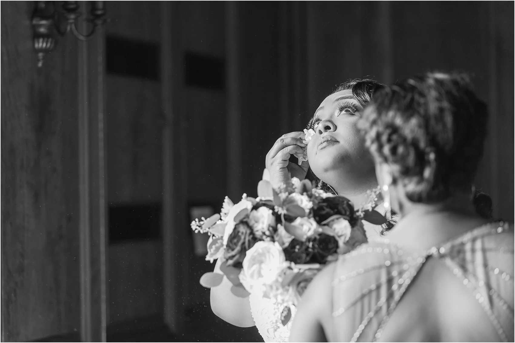 minimalist-and-modern-wedding-photos-at-30-north-saginaw-in-pontiac-michigan-by-courtney-carolyn-photography_0006.jpg