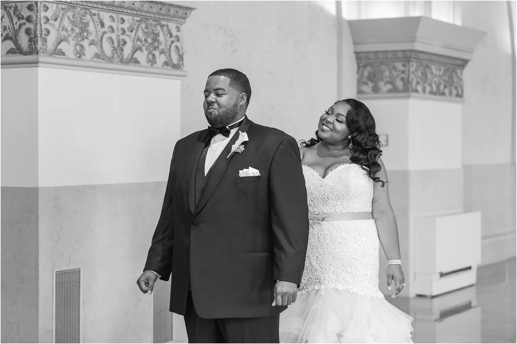 minimalist-and-modern-wedding-photos-at-30-north-saginaw-in-pontiac-michigan-by-courtney-carolyn-photography_0012.jpg