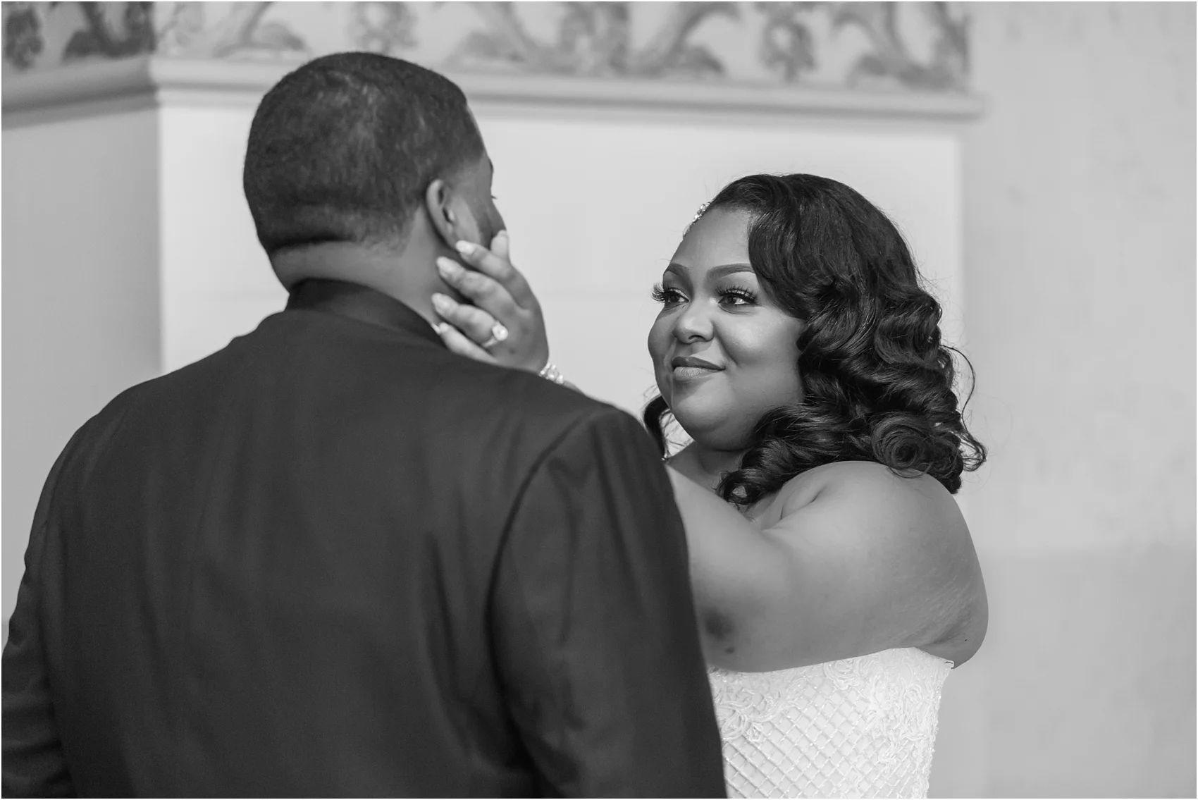minimalist-and-modern-wedding-photos-at-30-north-saginaw-in-pontiac-michigan-by-courtney-carolyn-photography_0014.jpg