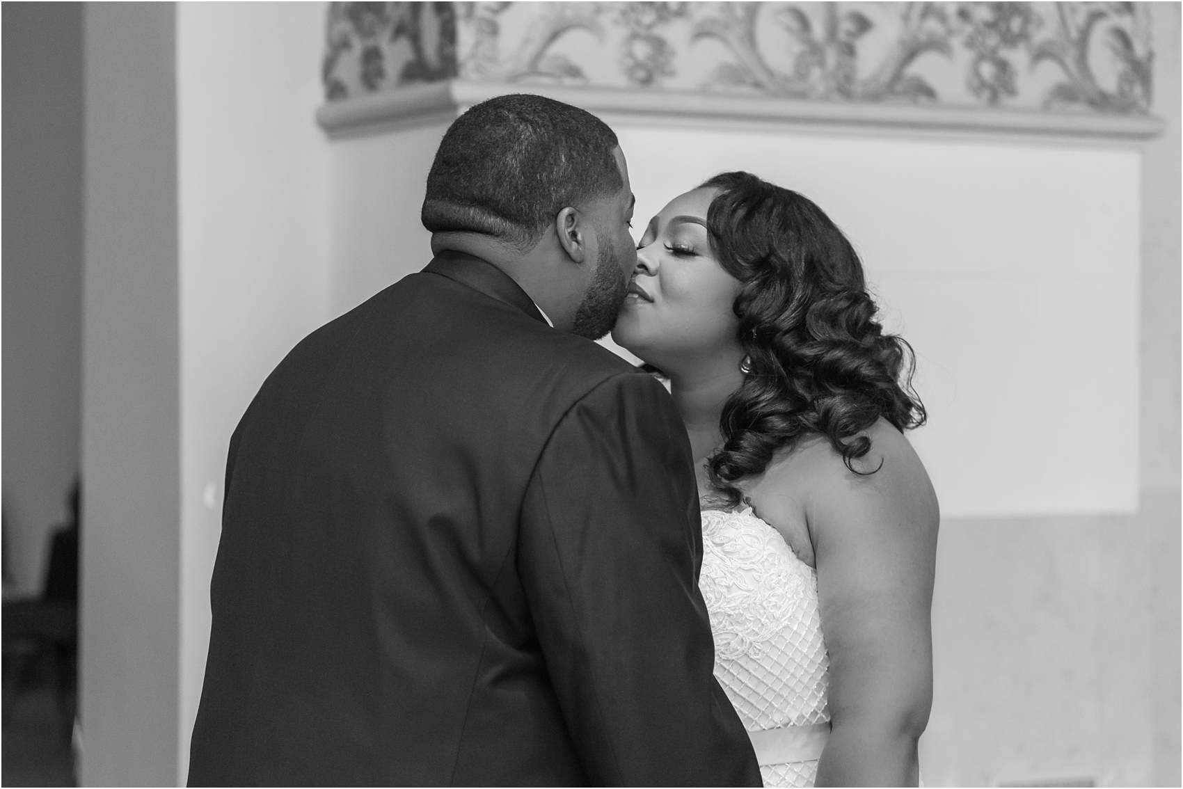 minimalist-and-modern-wedding-photos-at-30-north-saginaw-in-pontiac-michigan-by-courtney-carolyn-photography_0015.jpg