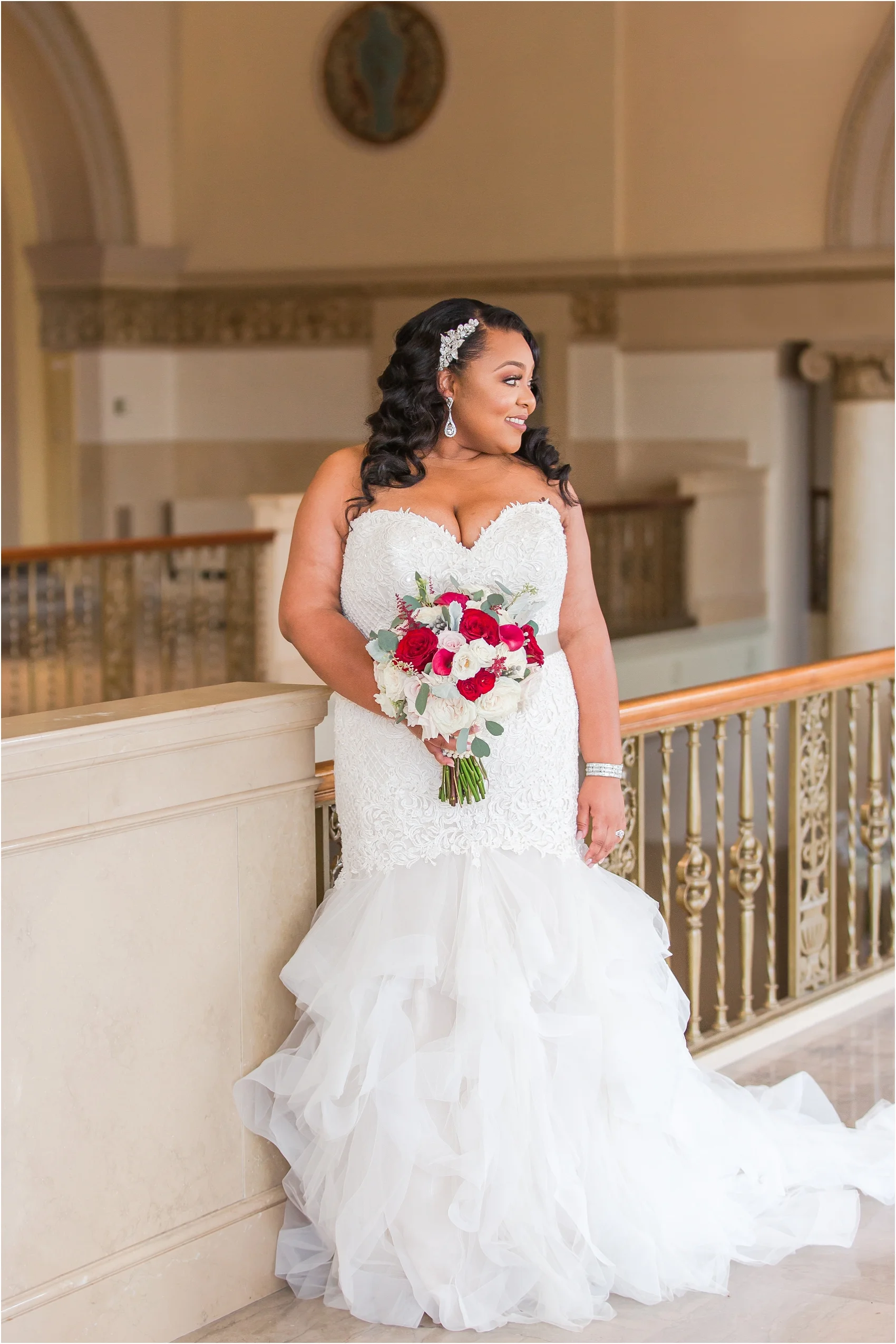 minimalist-and-modern-wedding-photos-at-30-north-saginaw-in-pontiac-michigan-by-courtney-carolyn-photography_0018.jpg