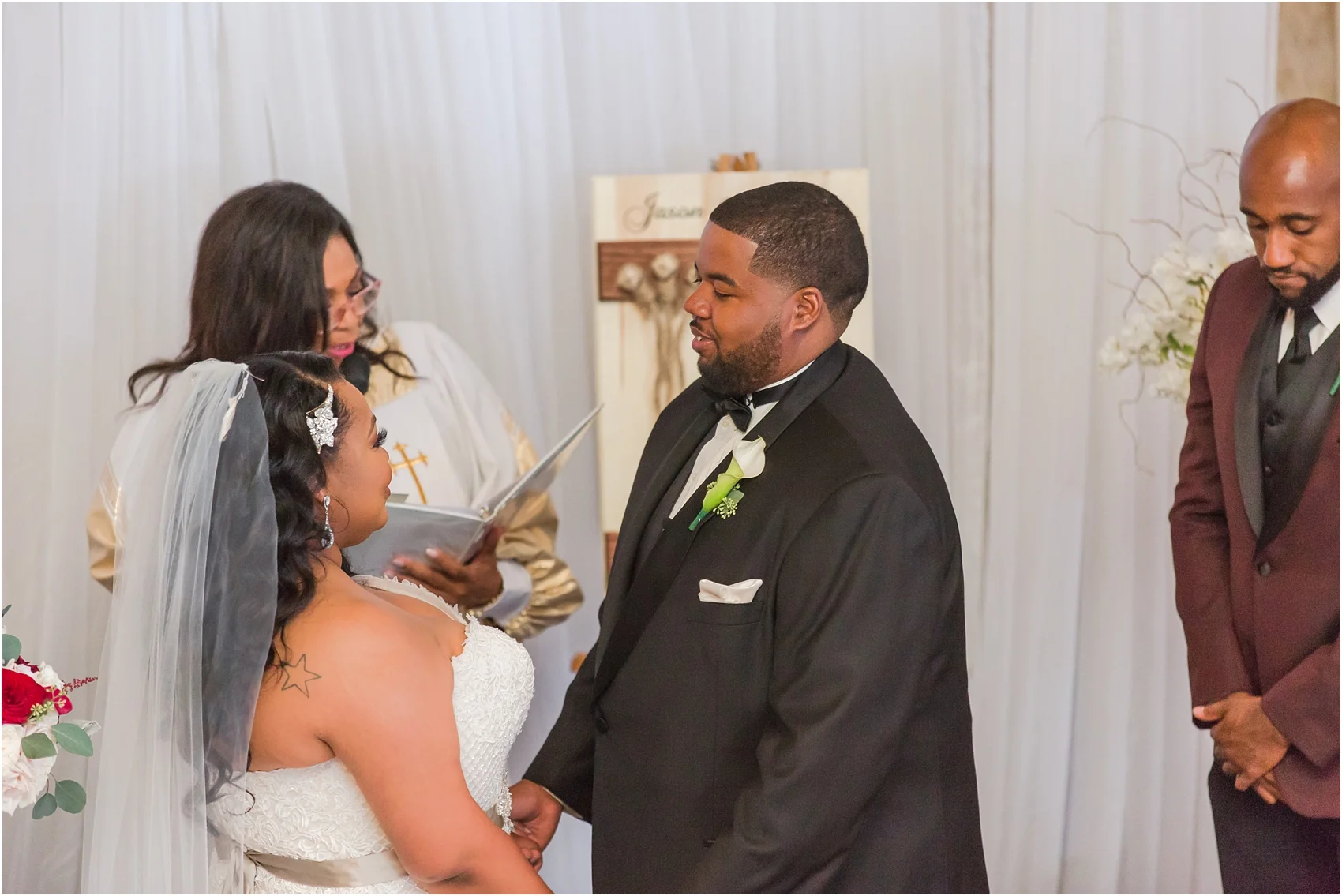minimalist-and-modern-wedding-photos-at-30-north-saginaw-in-pontiac-michigan-by-courtney-carolyn-photography_0043.jpg