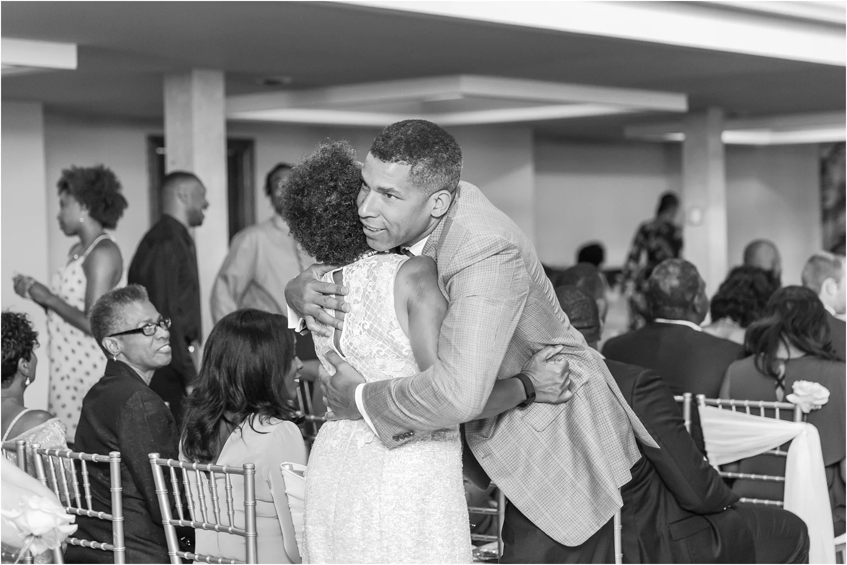 minimalist-and-modern-wedding-photos-at-30-north-saginaw-in-pontiac-michigan-by-courtney-carolyn-photography_0051.jpg