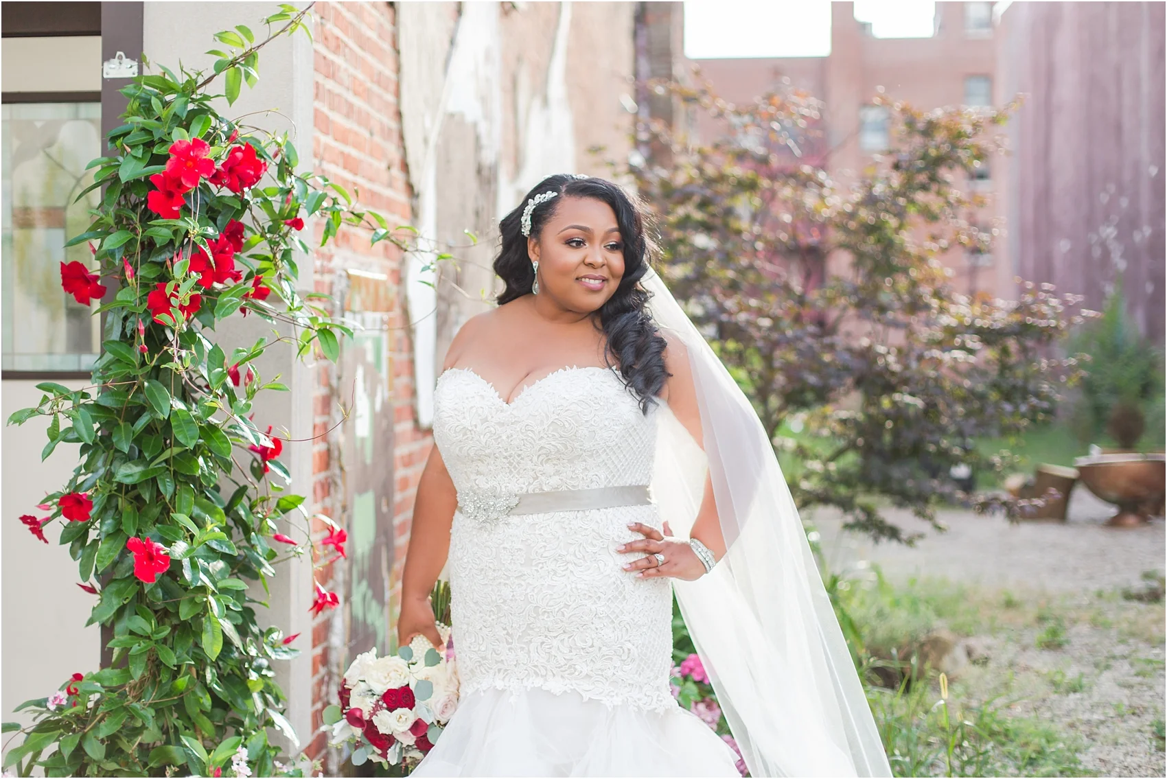 minimalist-and-modern-wedding-photos-at-30-north-saginaw-in-pontiac-michigan-by-courtney-carolyn-photography_0058.jpg