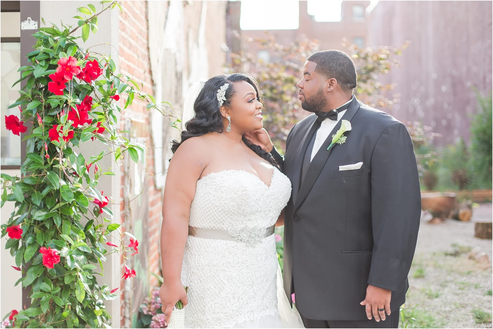 minimalist-and-modern-wedding-photos-at-30-north-saginaw-in-pontiac-michigan-by-courtney-carolyn-photography_0063.jpg
