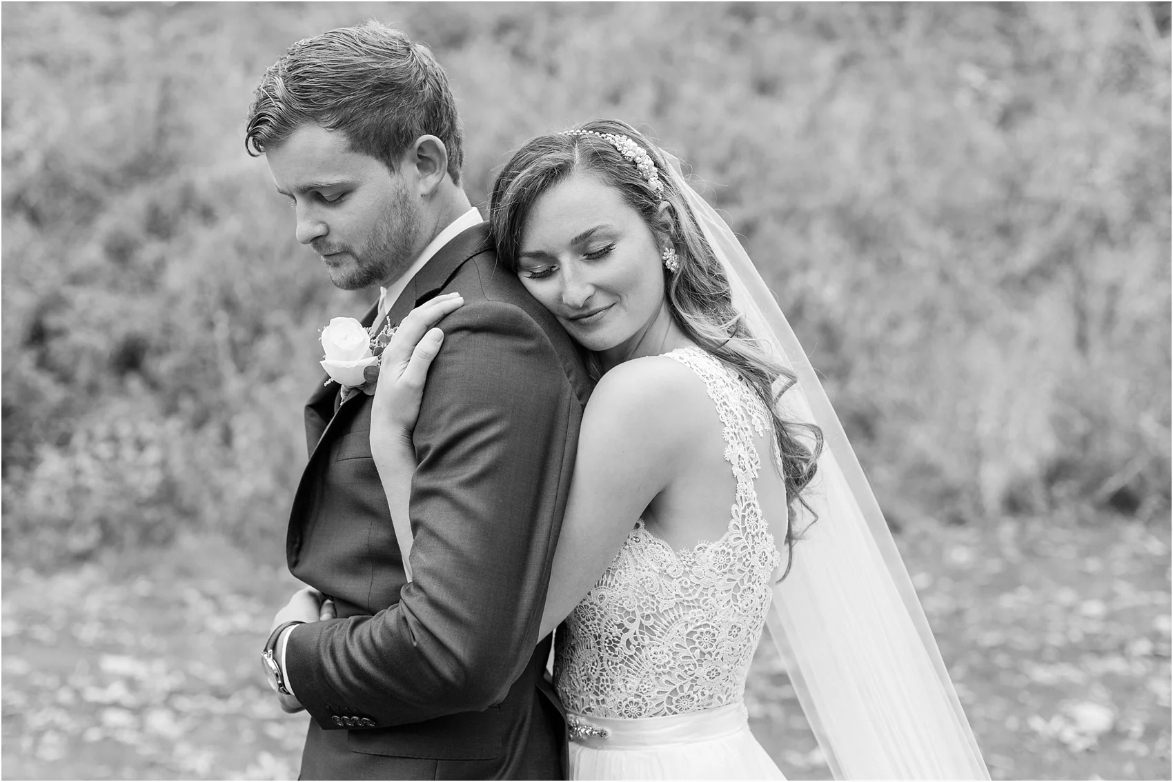 emotional-candid-romantic-wedding-photos-in-detroit-chicago-northern-michigan-by-courtney-carolyn-photography_0001.jpg