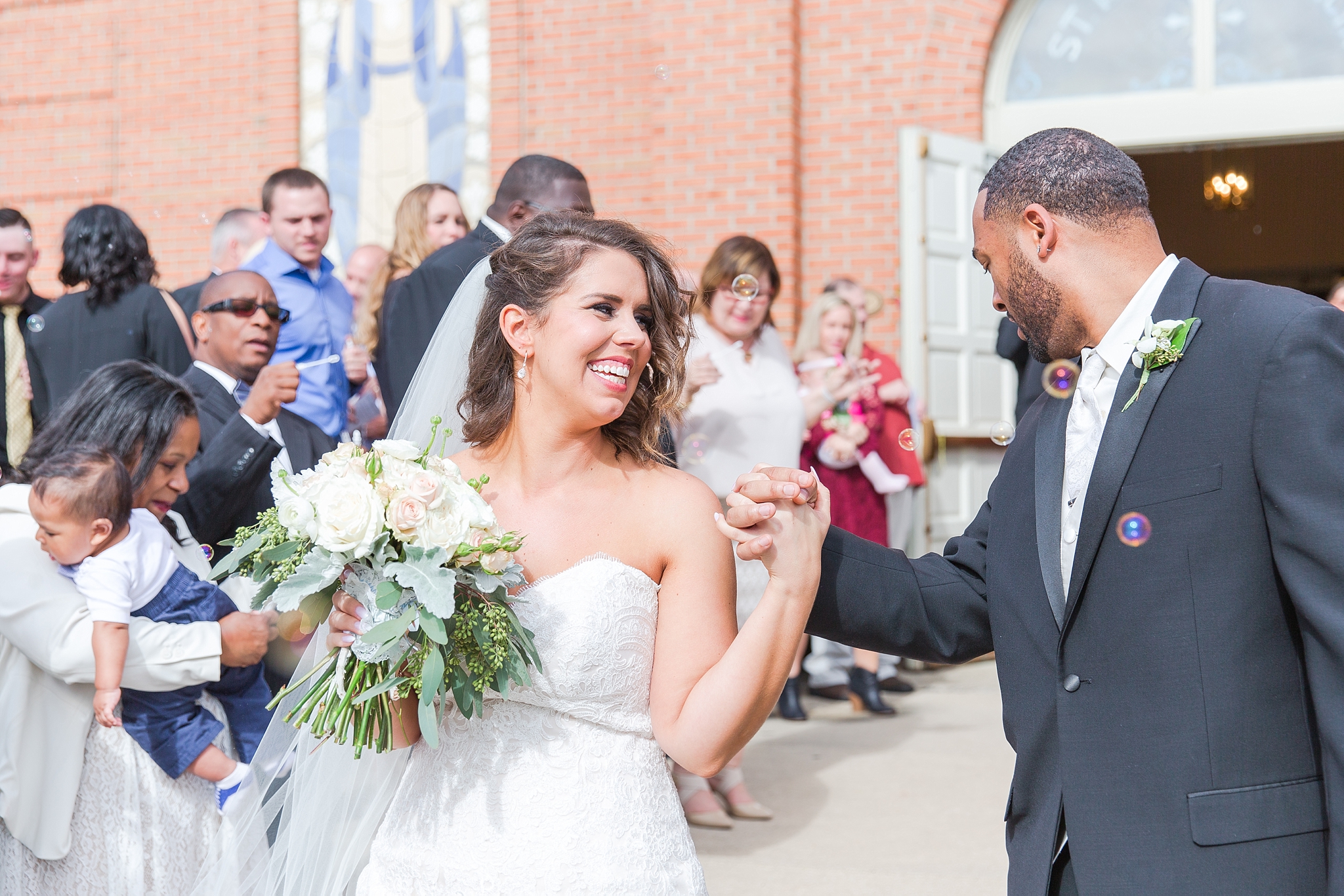 romantic-artful-candid-wedding-photos-in-detroit-lansing-ann-arbor-northern-michigan-and-chicago-by-courtney-carolyn-photography_0042.jpg