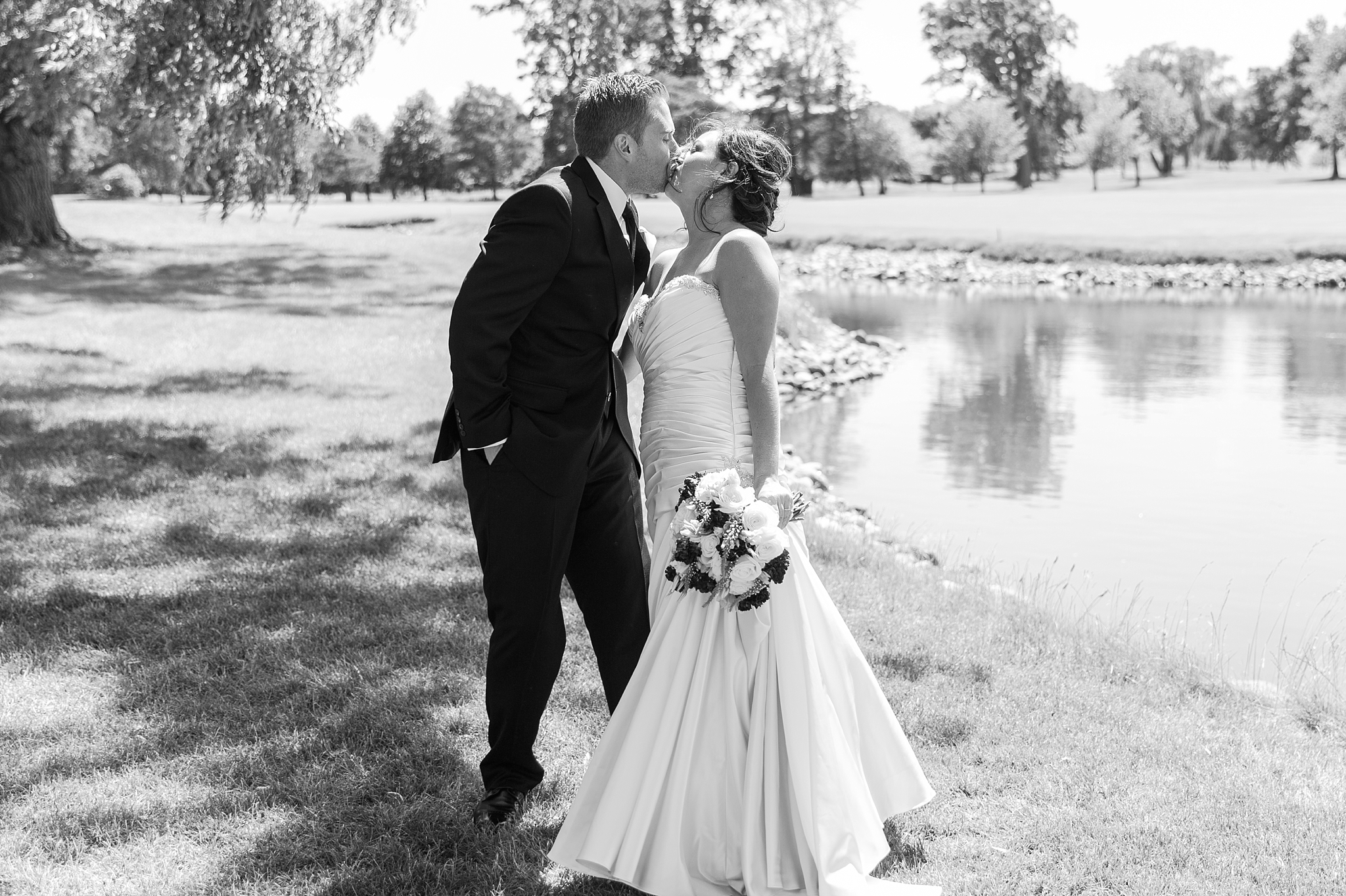 romantic-artful-candid-wedding-photos-in-detroit-lansing-ann-arbor-northern-michigan-and-chicago-by-courtney-carolyn-photography_0064.jpg