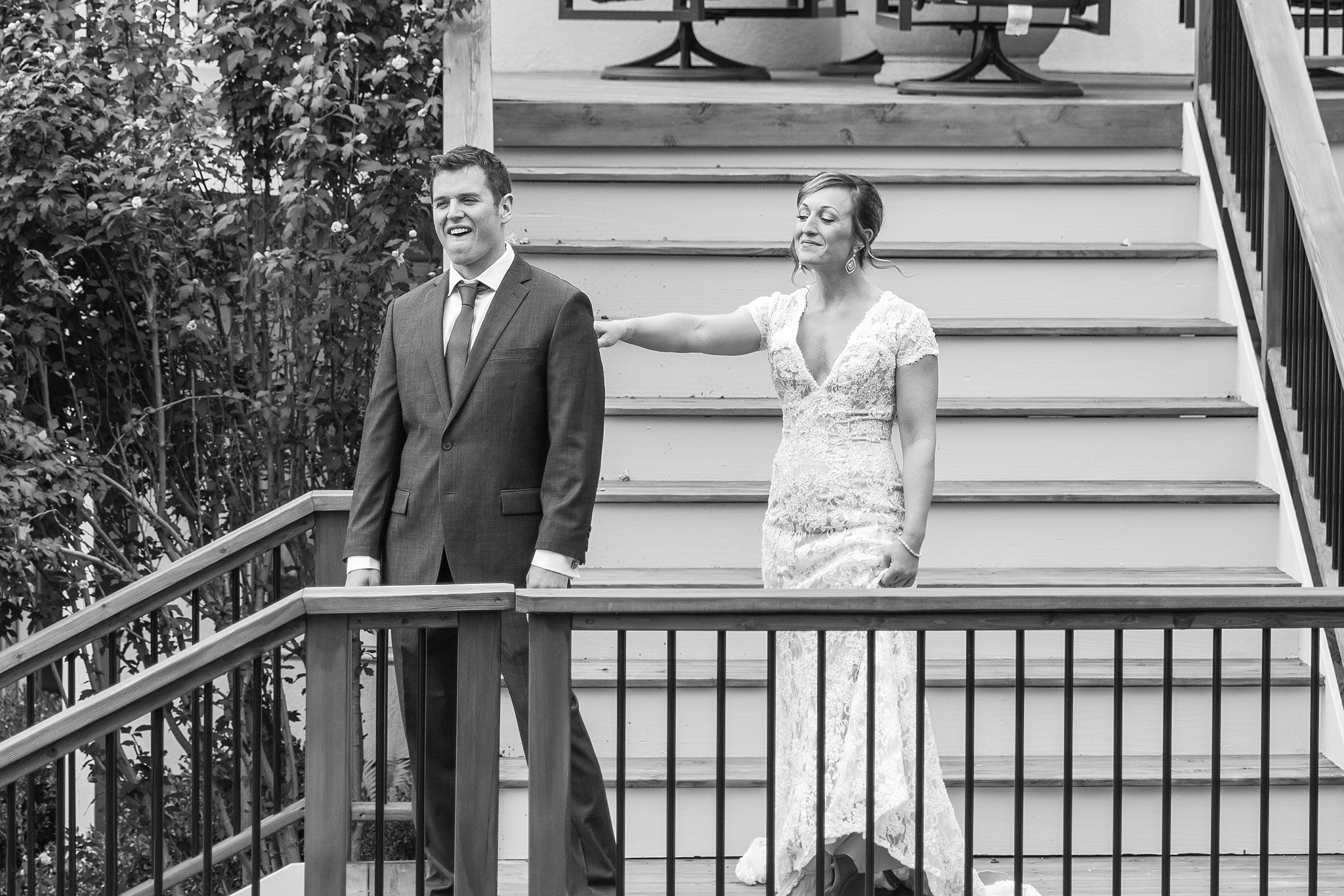 romantic-artful-candid-wedding-photos-in-detroit-lansing-ann-arbor-northern-michigan-and-chicago-by-courtney-carolyn-photography_0075.jpg