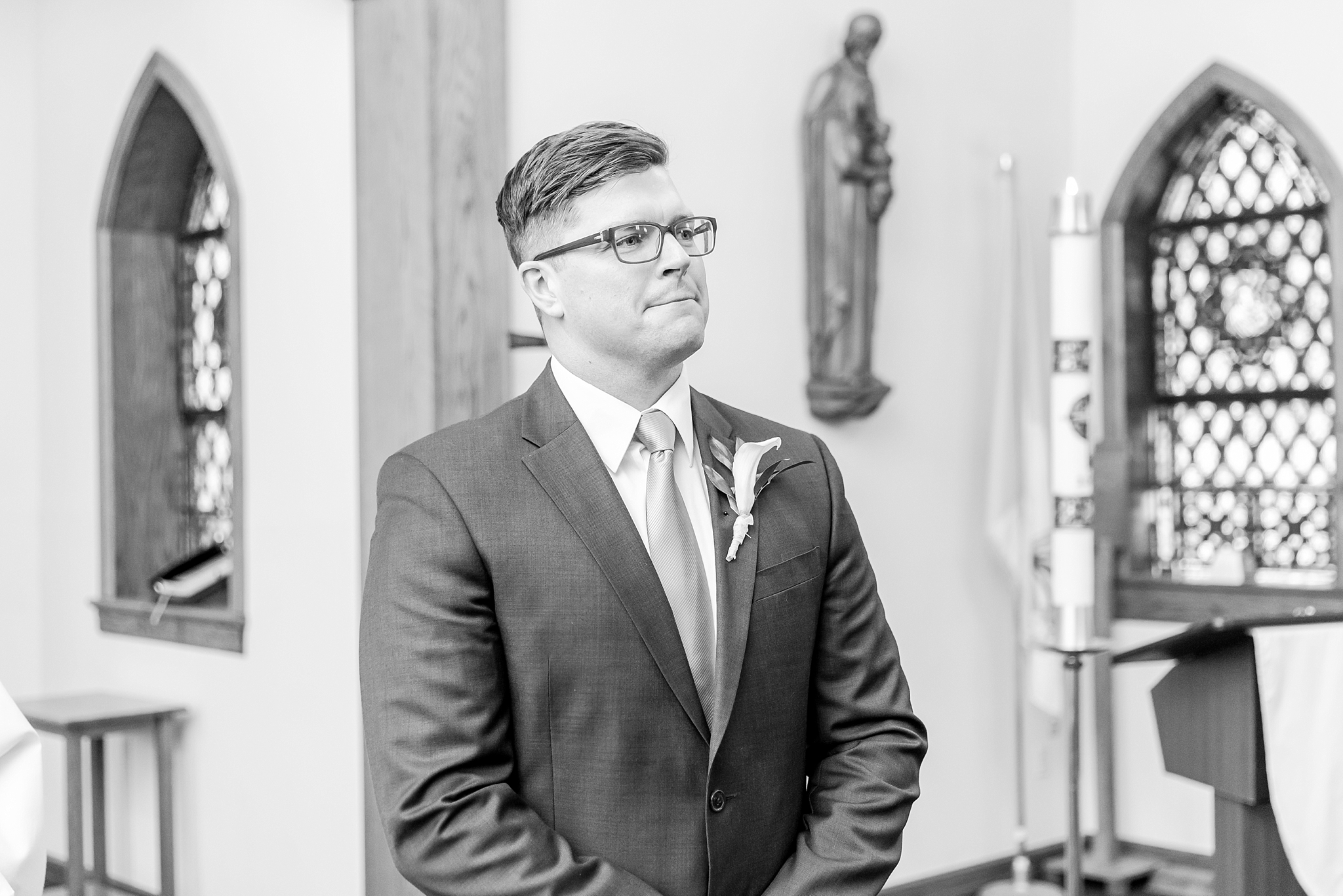 classic-timeless-candid-wedding-photos-in-grosse-ile-and-trenton-michigan-by-courtney-carolyn-photography_0014.jpg