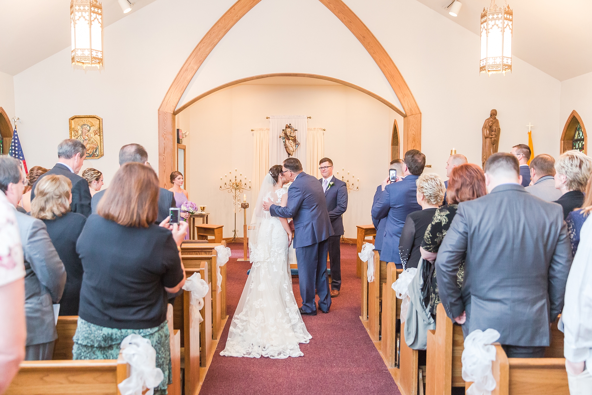 classic-timeless-candid-wedding-photos-in-grosse-ile-and-trenton-michigan-by-courtney-carolyn-photography_0016.jpg