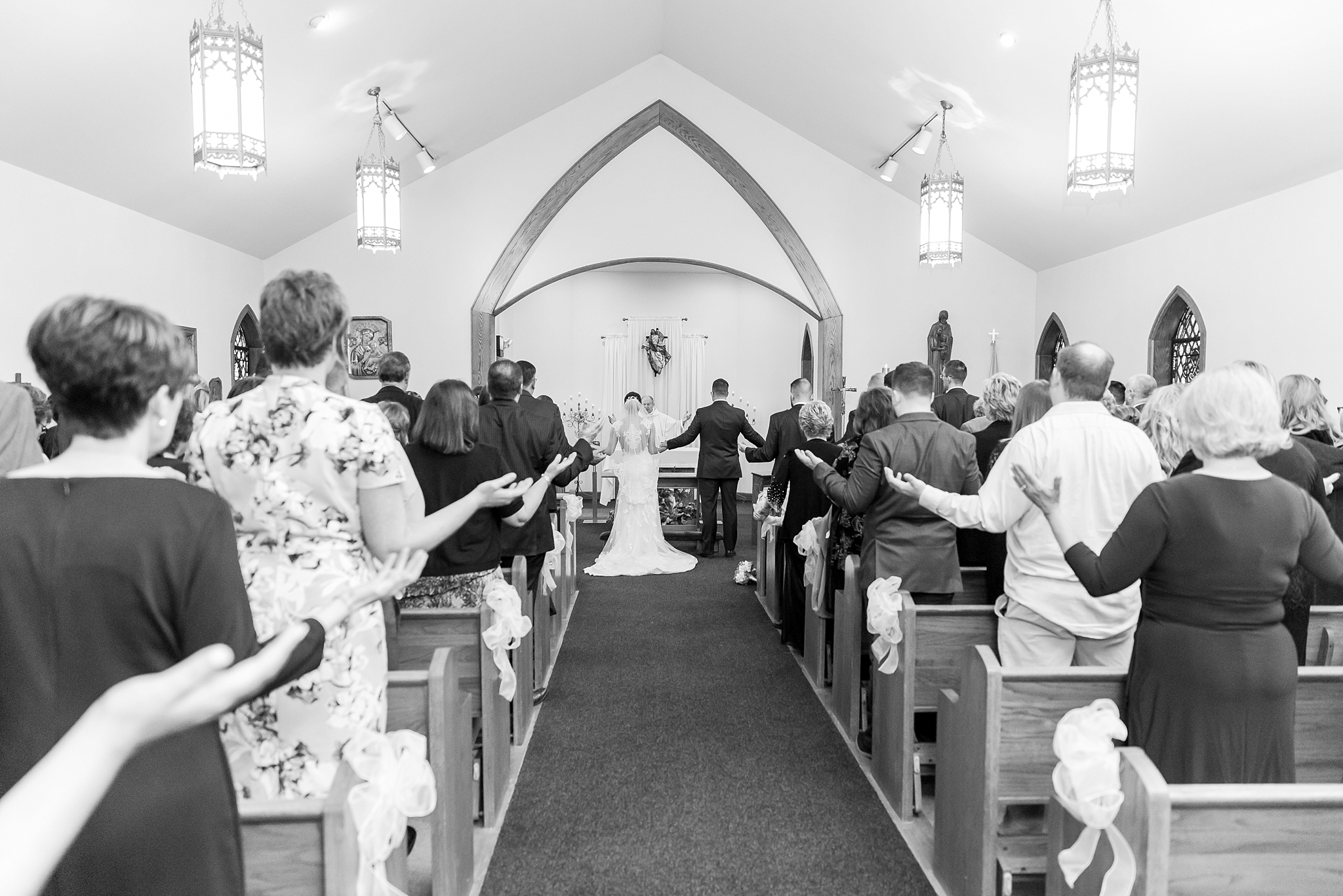 classic-timeless-candid-wedding-photos-in-grosse-ile-and-trenton-michigan-by-courtney-carolyn-photography_0018.jpg