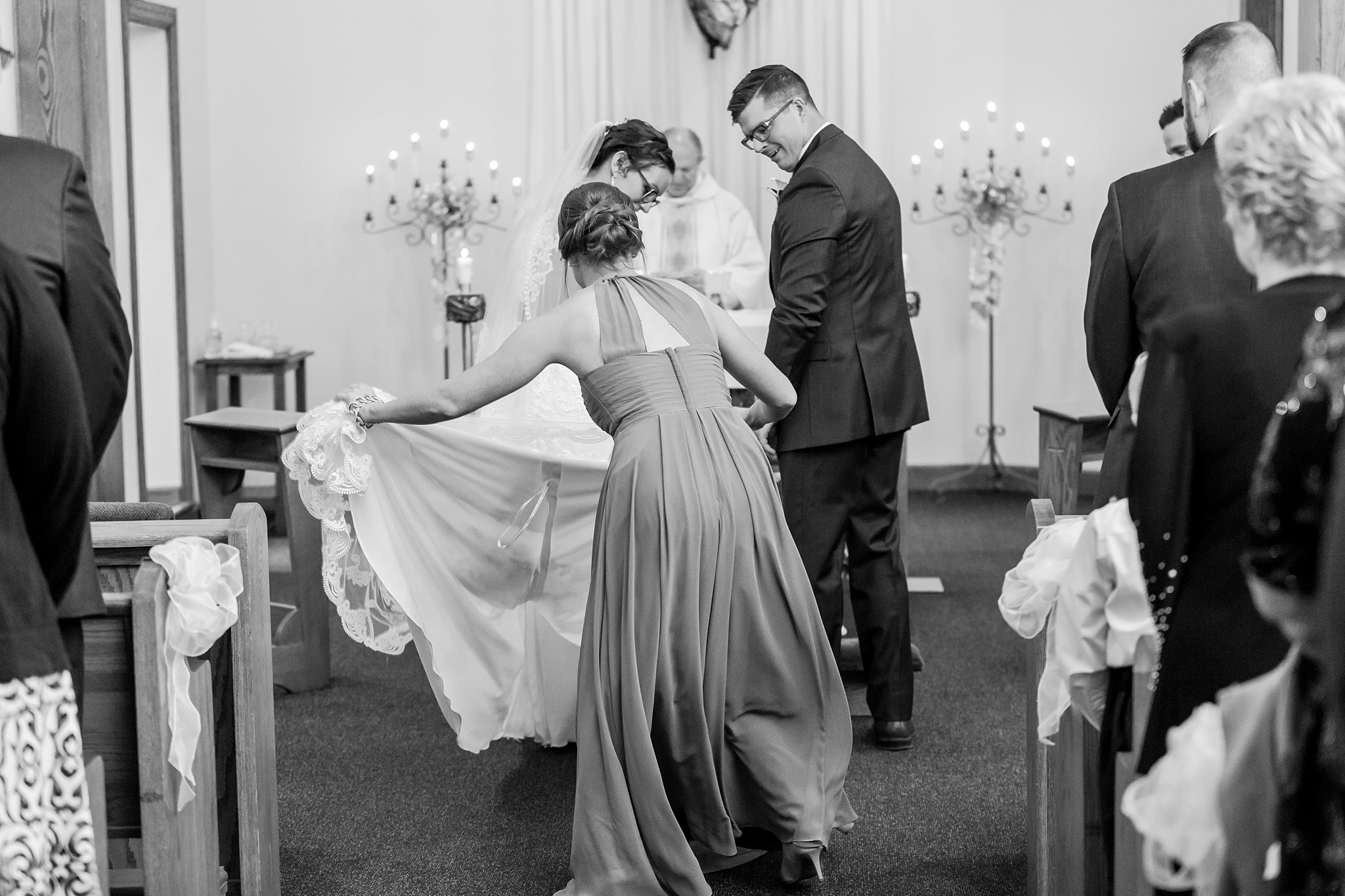 classic-timeless-candid-wedding-photos-in-grosse-ile-and-trenton-michigan-by-courtney-carolyn-photography_0022.jpg