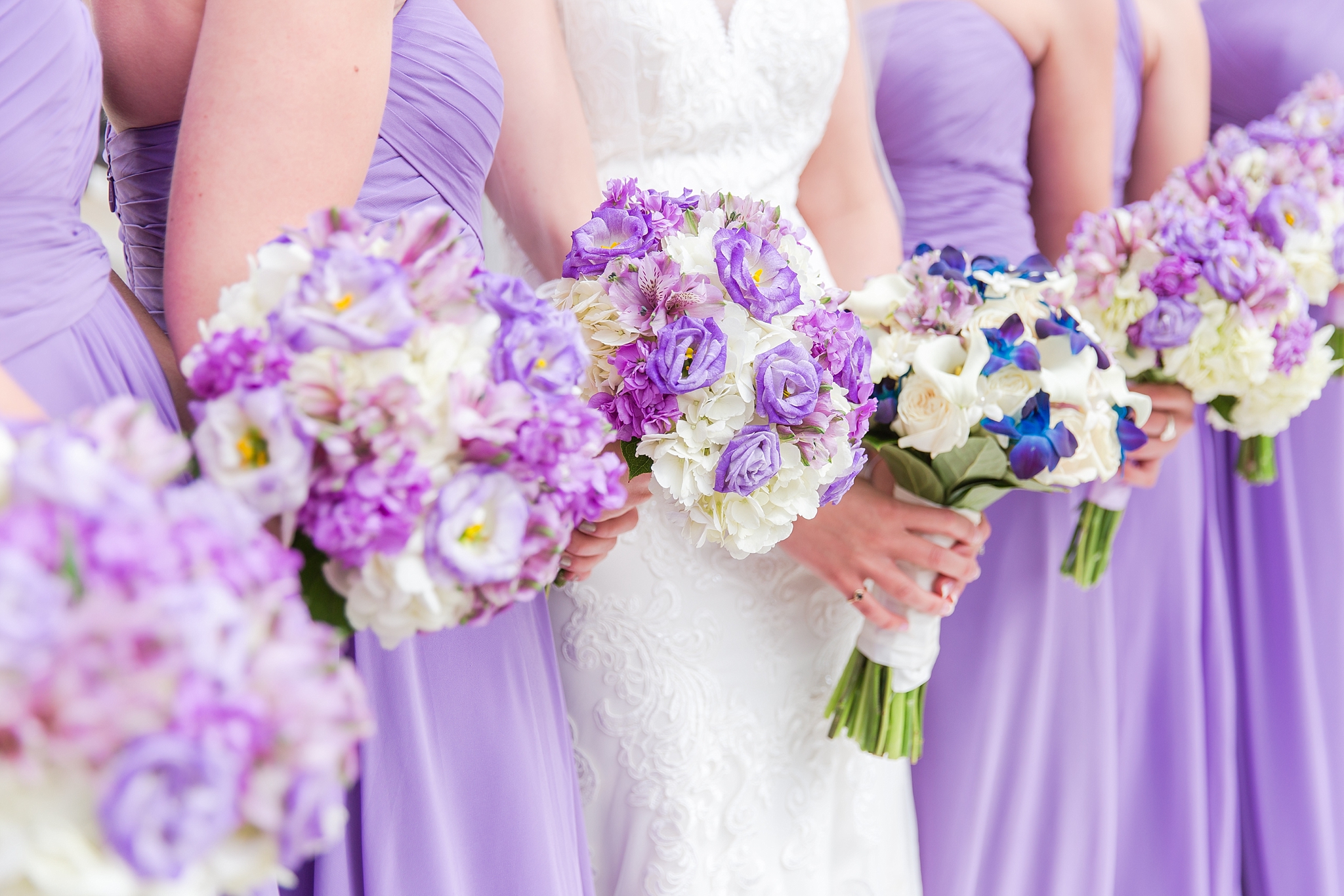 classic-timeless-candid-wedding-photos-in-grosse-ile-and-trenton-michigan-by-courtney-carolyn-photography_0042.jpg