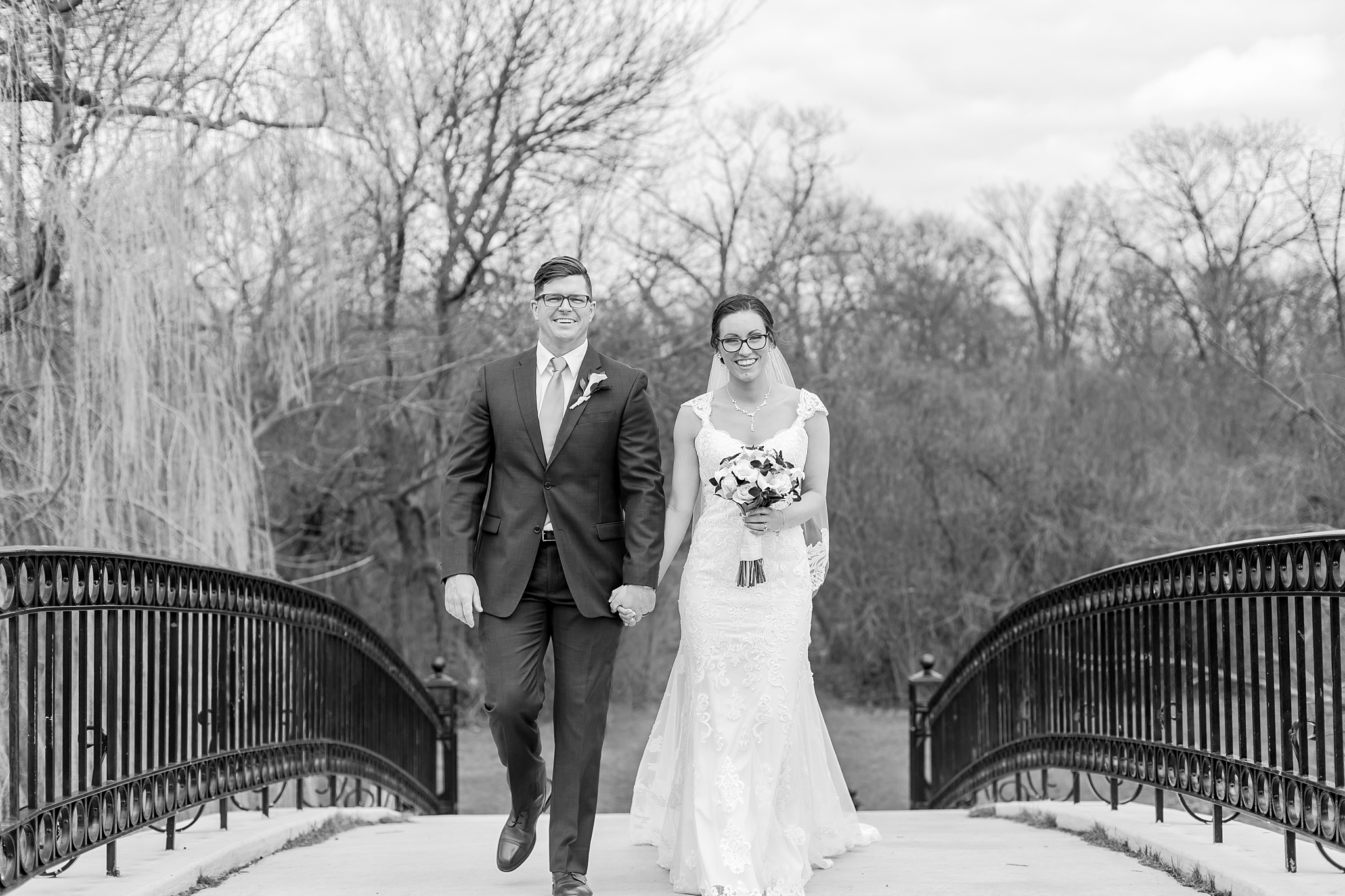 classic-timeless-candid-wedding-photos-in-grosse-ile-and-trenton-michigan-by-courtney-carolyn-photography_0053.jpg