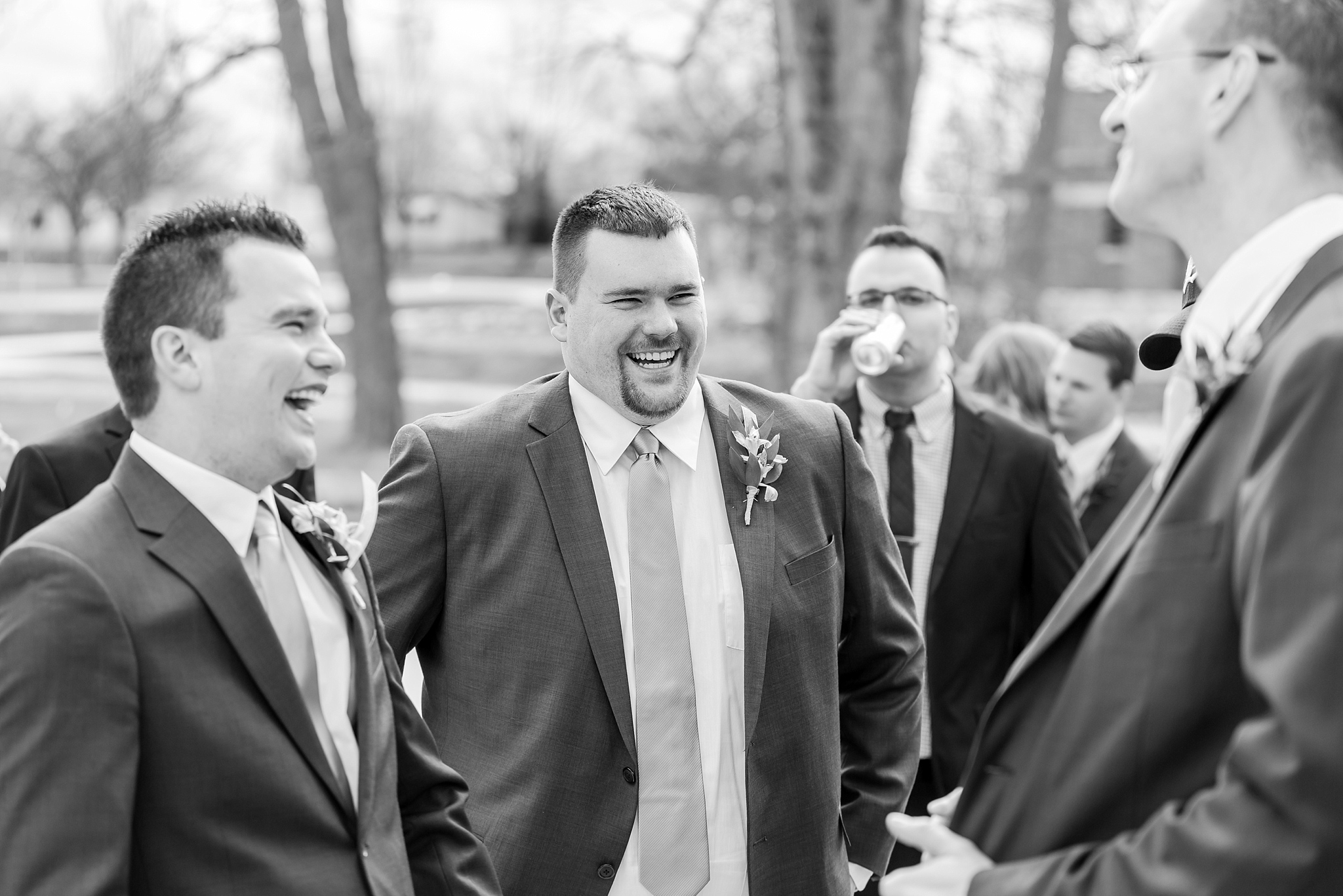 classic-timeless-candid-wedding-photos-in-grosse-ile-and-trenton-michigan-by-courtney-carolyn-photography_0054.jpg