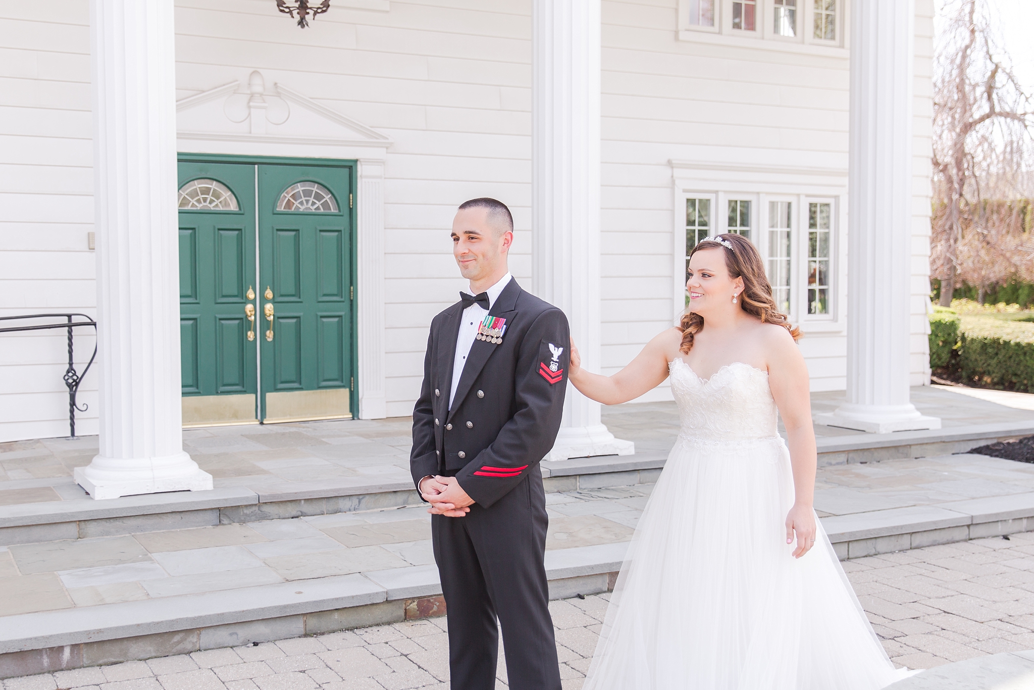 romantic-artful-candid-wedding-photos-in-st-clair-shores-at-the-white-house-wedding-chapel-by-courtney-carolyn-photography_0014.jpg