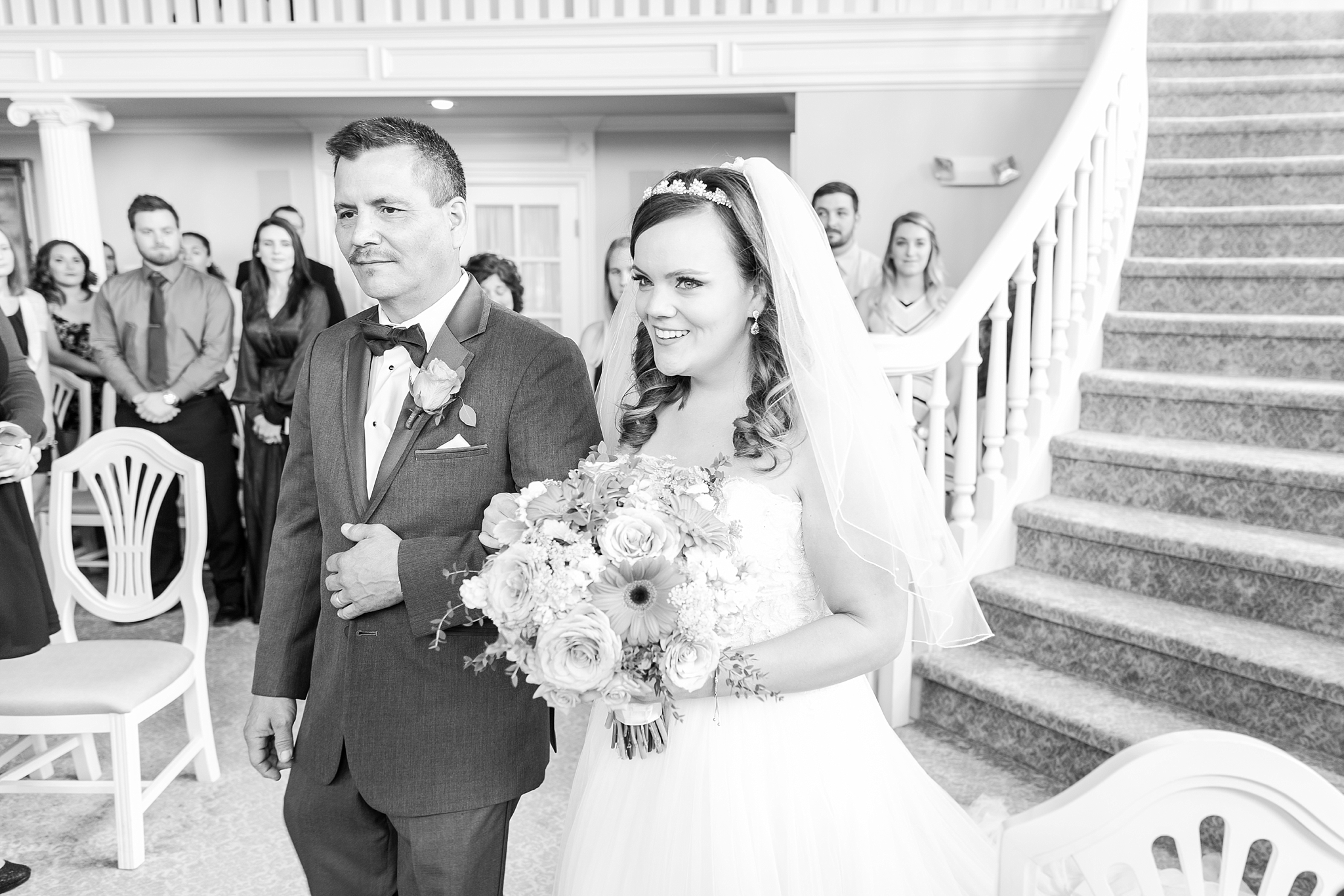 romantic-artful-candid-wedding-photos-in-st-clair-shores-at-the-white-house-wedding-chapel-by-courtney-carolyn-photography_0027.jpg