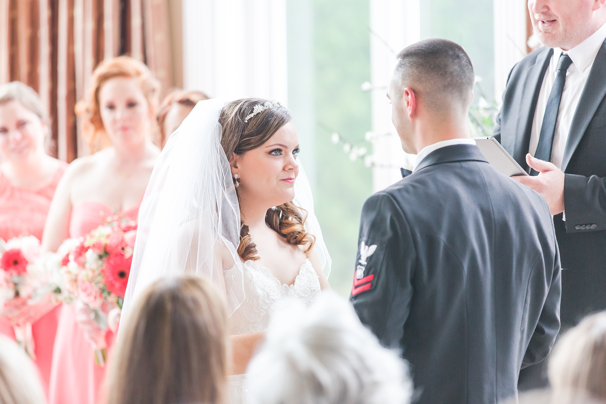 romantic-artful-candid-wedding-photos-in-st-clair-shores-at-the-white-house-wedding-chapel-by-courtney-carolyn-photography_0029.jpg