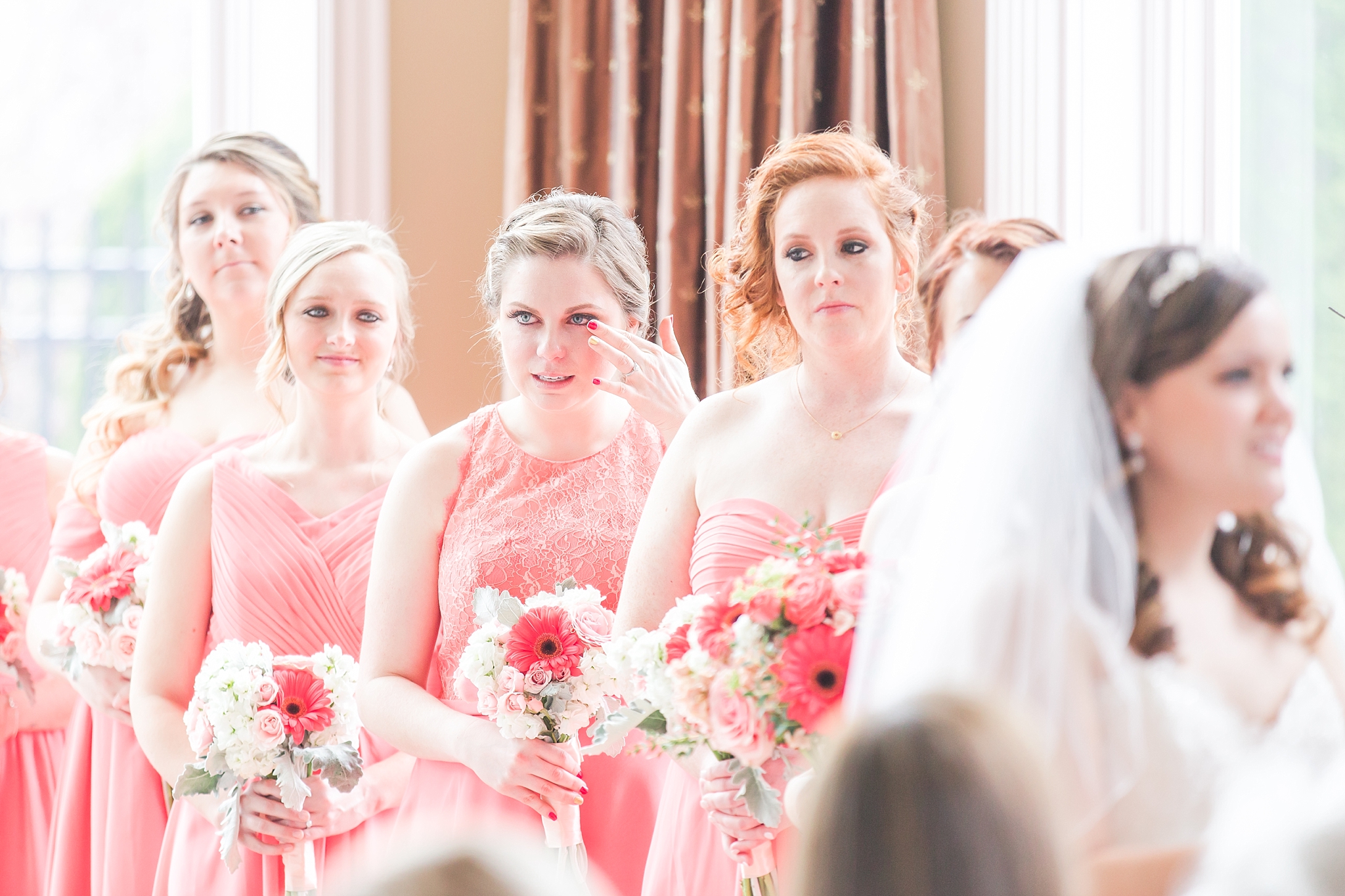 romantic-artful-candid-wedding-photos-in-st-clair-shores-at-the-white-house-wedding-chapel-by-courtney-carolyn-photography_0030.jpg