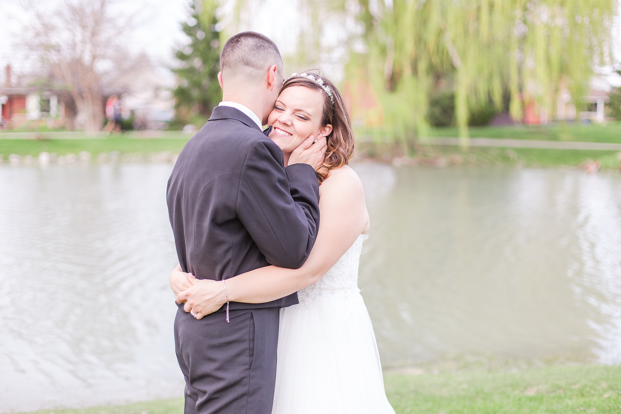 romantic-artful-candid-wedding-photos-in-st-clair-shores-at-the-white-house-wedding-chapel-by-courtney-carolyn-photography_0055.jpg