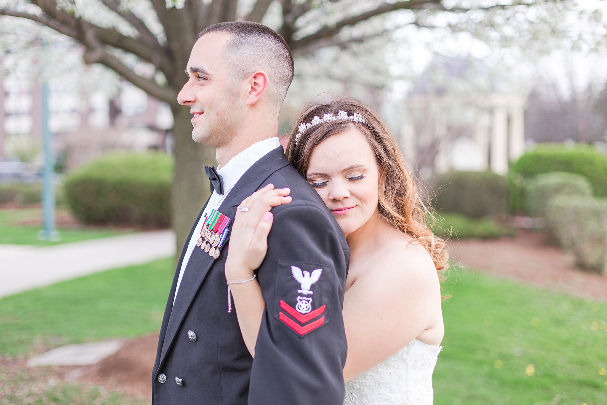 romantic-artful-candid-wedding-photos-in-st-clair-shores-at-the-white-house-wedding-chapel-by-courtney-carolyn-photography_0062.jpg