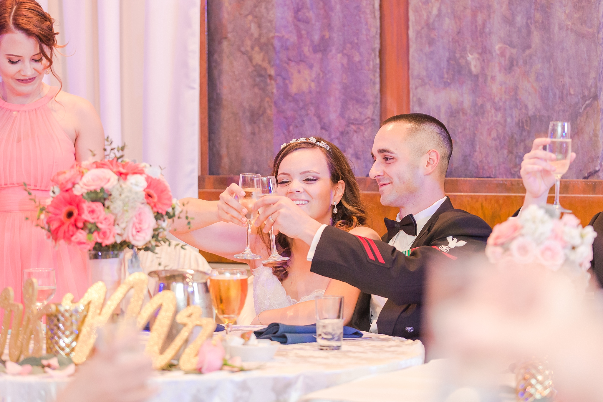 romantic-artful-candid-wedding-photos-in-st-clair-shores-at-the-white-house-wedding-chapel-by-courtney-carolyn-photography_0069.jpg