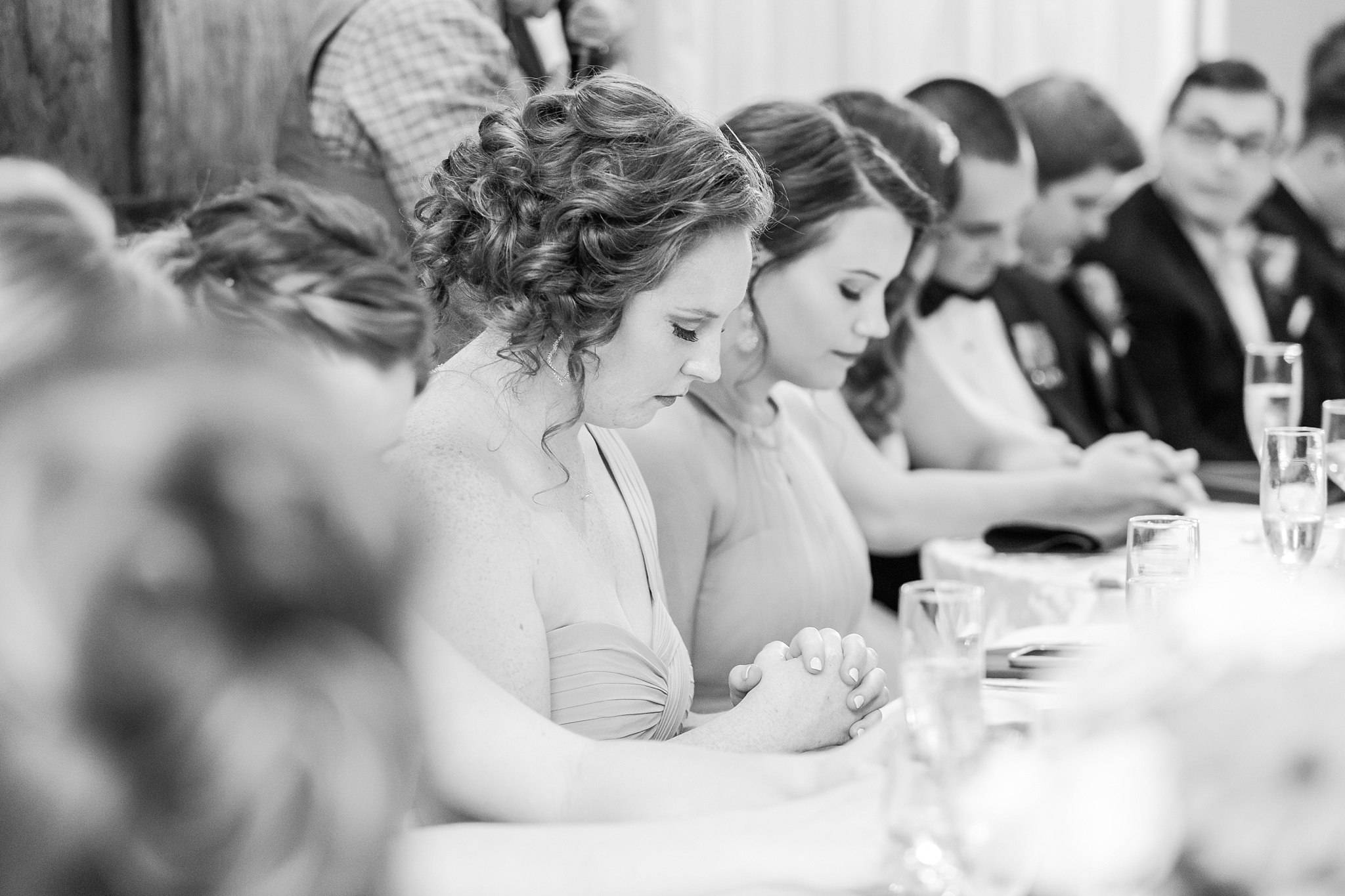 romantic-artful-candid-wedding-photos-in-st-clair-shores-at-the-white-house-wedding-chapel-by-courtney-carolyn-photography_0074.jpg