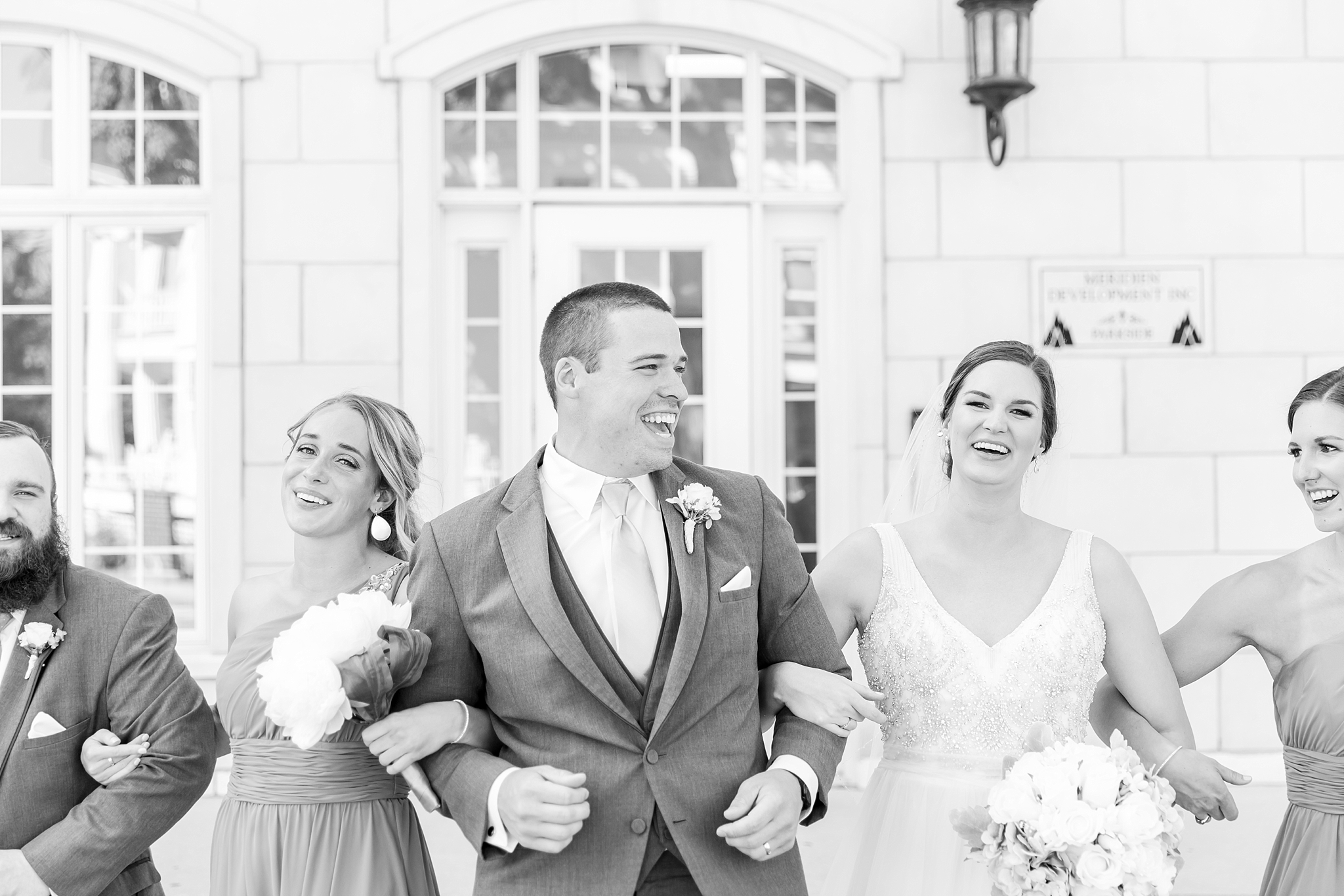 classic-intimate-fun-wedding-photos-at-the-meeting-house-grand-ballroom-in-plymouth-michigan-by-courtney-carolyn-photography_0059.jpg