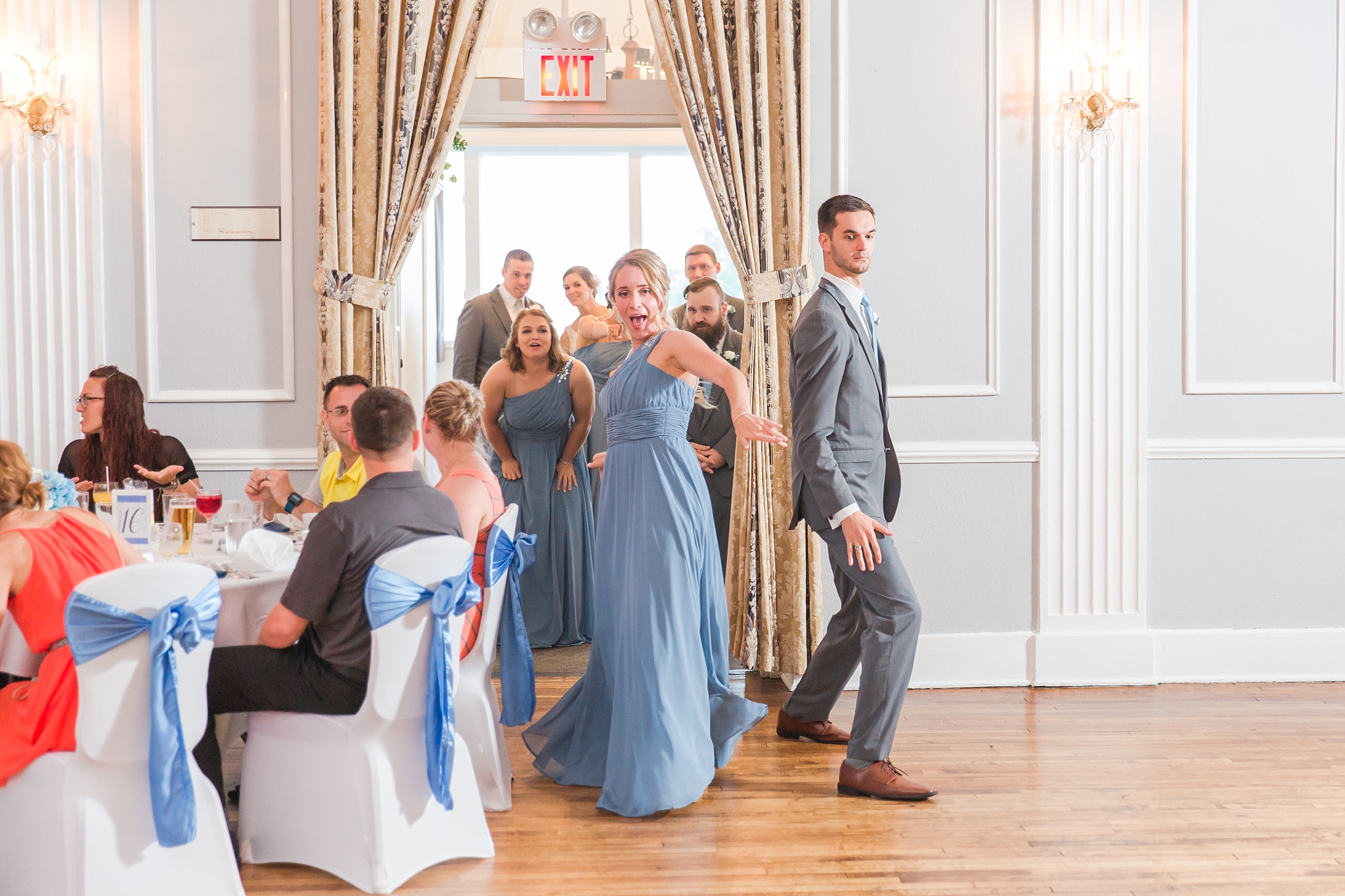 classic-intimate-fun-wedding-photos-at-the-meeting-house-grand-ballroom-in-plymouth-michigan-by-courtney-carolyn-photography_0071.jpg