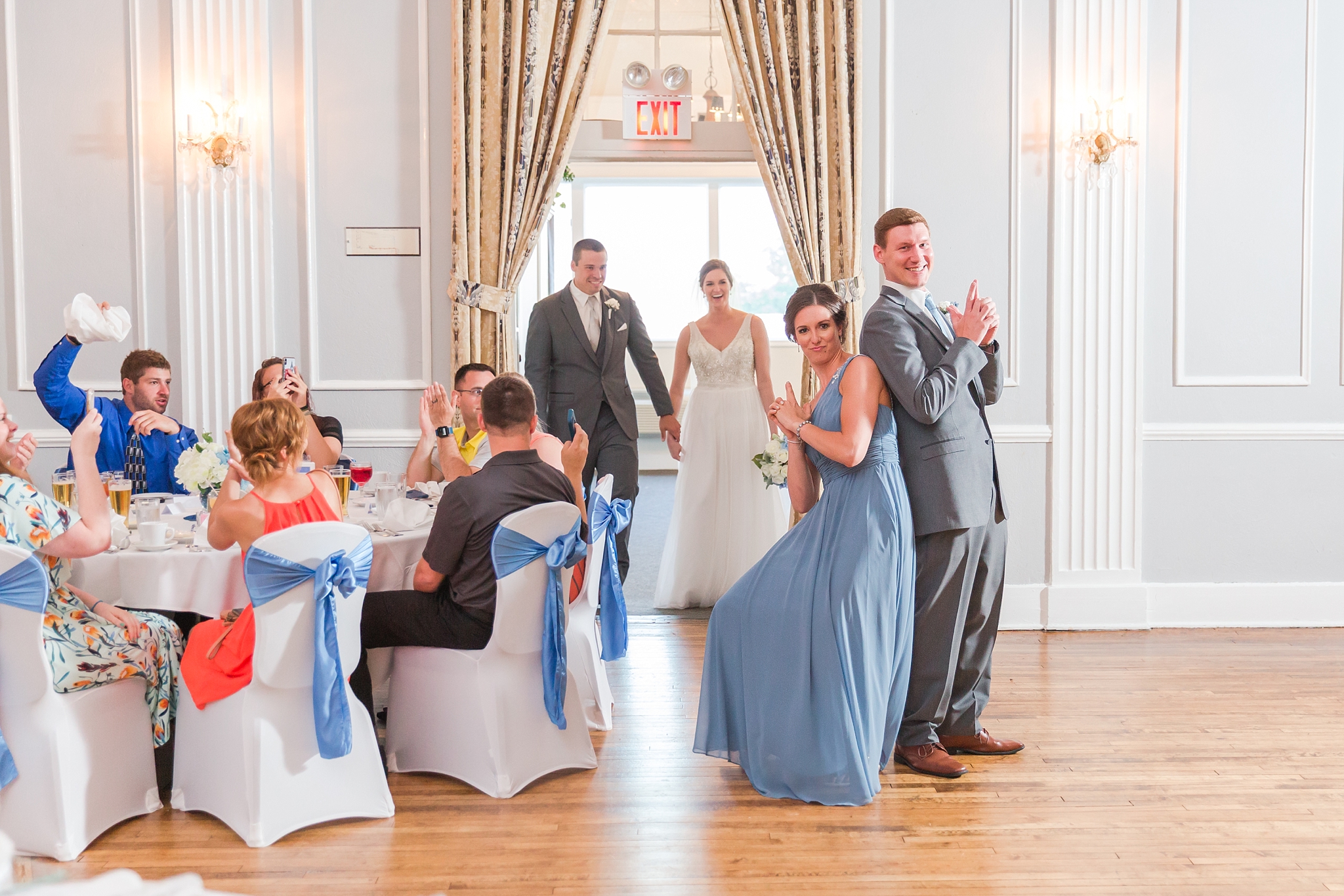 classic-intimate-fun-wedding-photos-at-the-meeting-house-grand-ballroom-in-plymouth-michigan-by-courtney-carolyn-photography_0073.jpg