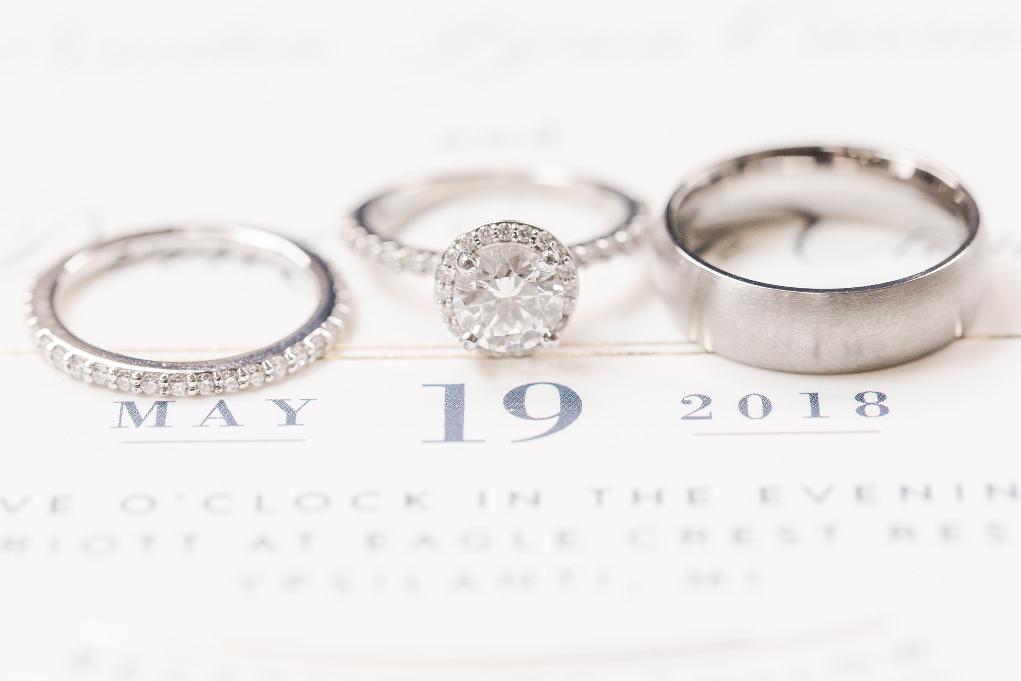 joyful-candid-laid-back-wedding-photos-in-ann-arbor-michigan-and-at-the-eagle-crest-golf-resort-by-courtney-carolyn-photography_0006.jpg