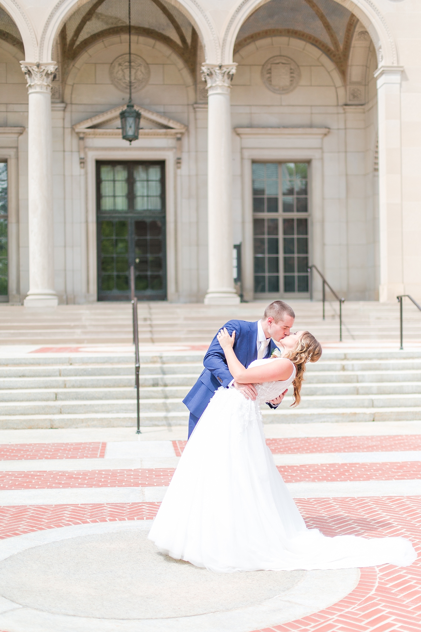 joyful-candid-laid-back-wedding-photos-in-ann-arbor-michigan-and-at-the-eagle-crest-golf-resort-by-courtney-carolyn-photography_0041.jpg