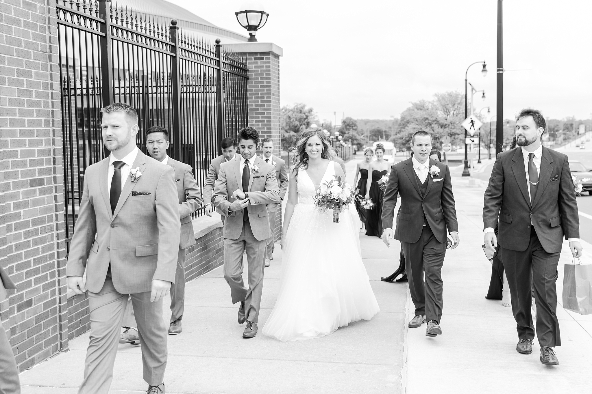 joyful-candid-laid-back-wedding-photos-in-ann-arbor-michigan-and-at-the-eagle-crest-golf-resort-by-courtney-carolyn-photography_0049.jpg