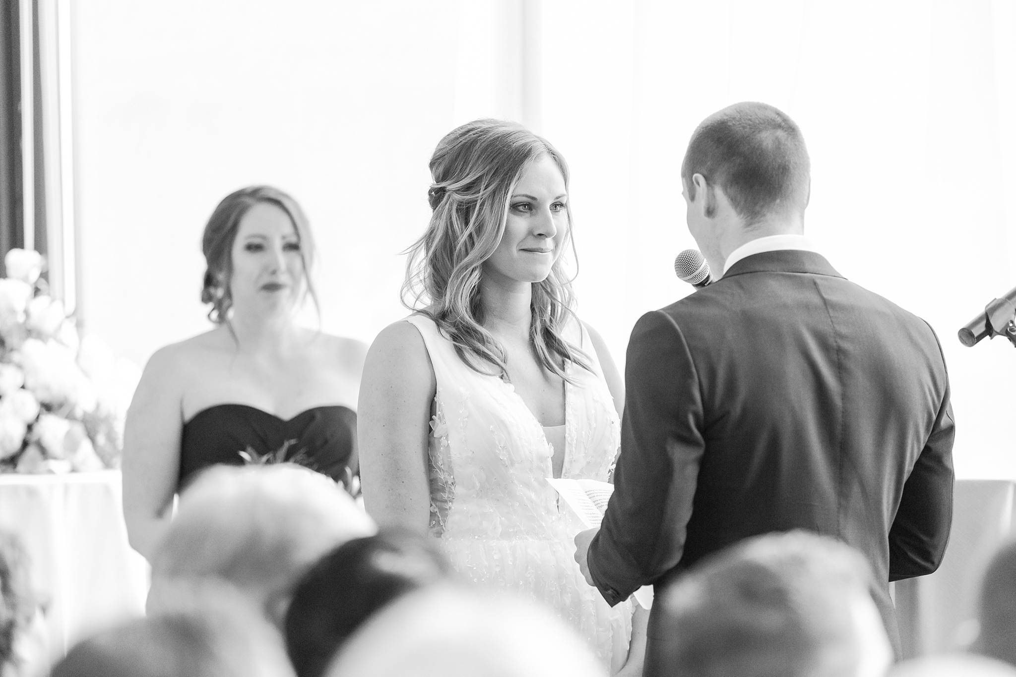 joyful-candid-laid-back-wedding-photos-in-ann-arbor-michigan-and-at-the-eagle-crest-golf-resort-by-courtney-carolyn-photography_0076.jpg