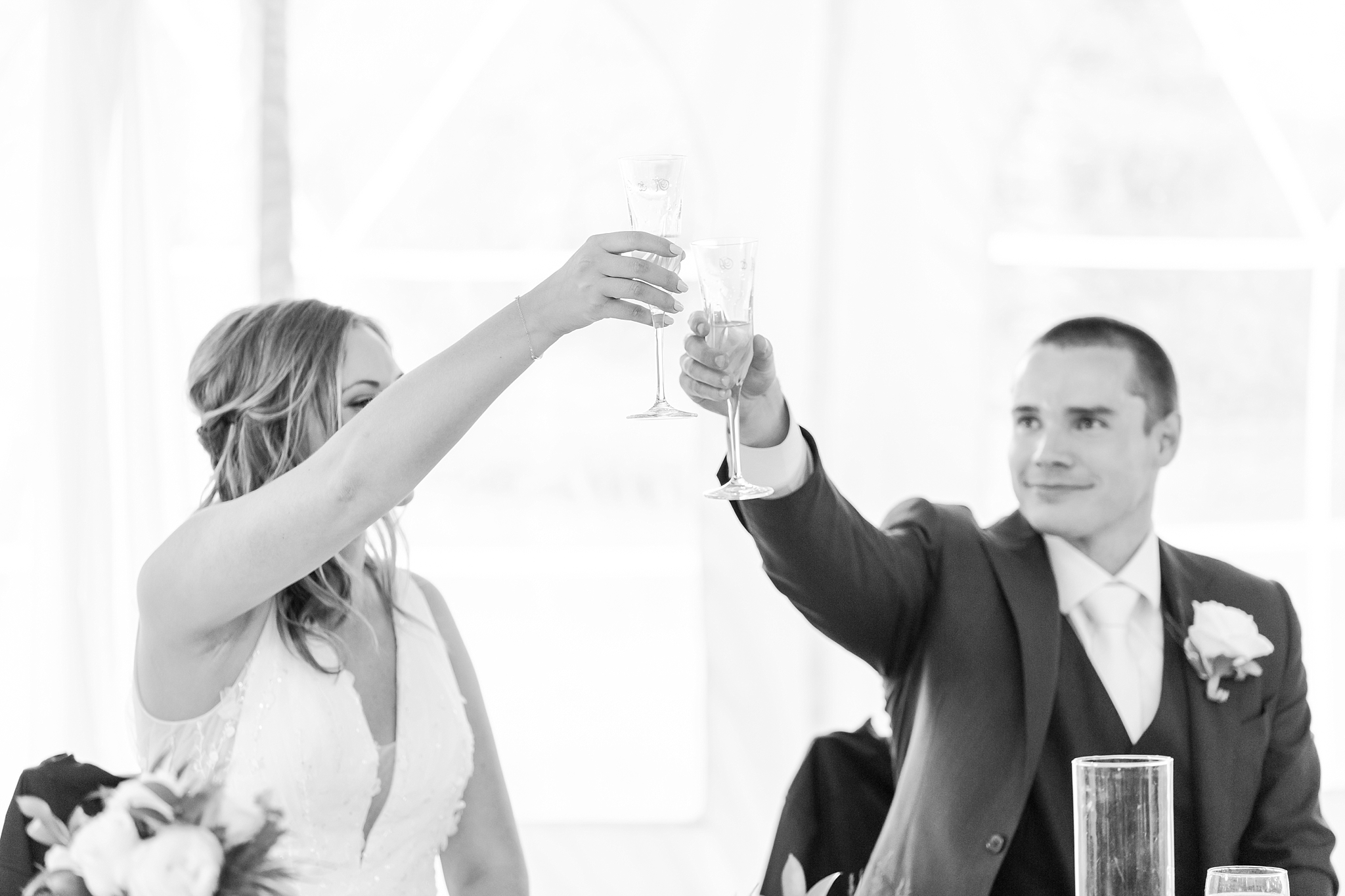 joyful-candid-laid-back-wedding-photos-in-ann-arbor-michigan-and-at-the-eagle-crest-golf-resort-by-courtney-carolyn-photography_0094.jpg