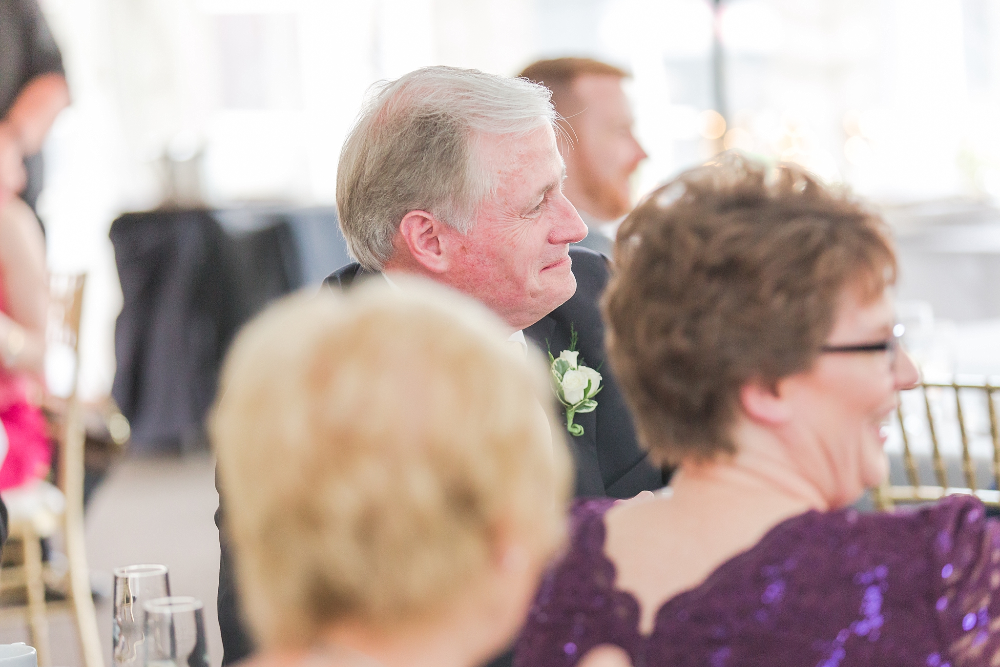 joyful-candid-laid-back-wedding-photos-in-ann-arbor-michigan-and-at-the-eagle-crest-golf-resort-by-courtney-carolyn-photography_0096.jpg