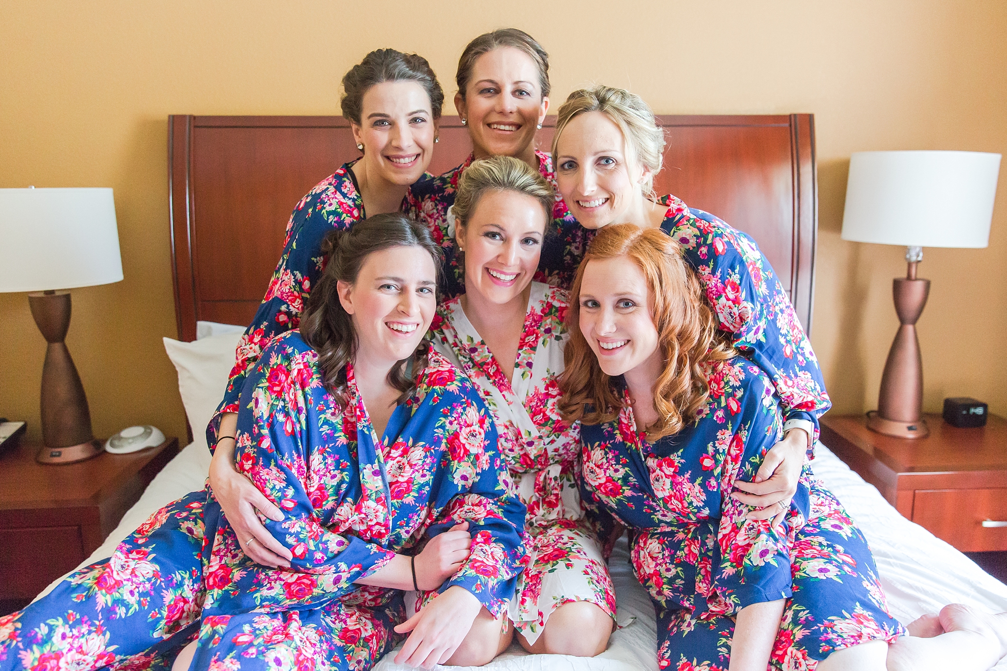 fun-candid-laid-back-wedding-photos-at-wellers-carriage-house-in-saline-michigan-and-at-the-eagle-crest-golf-resort-by-courtney-carolyn-photography_0002.jpg