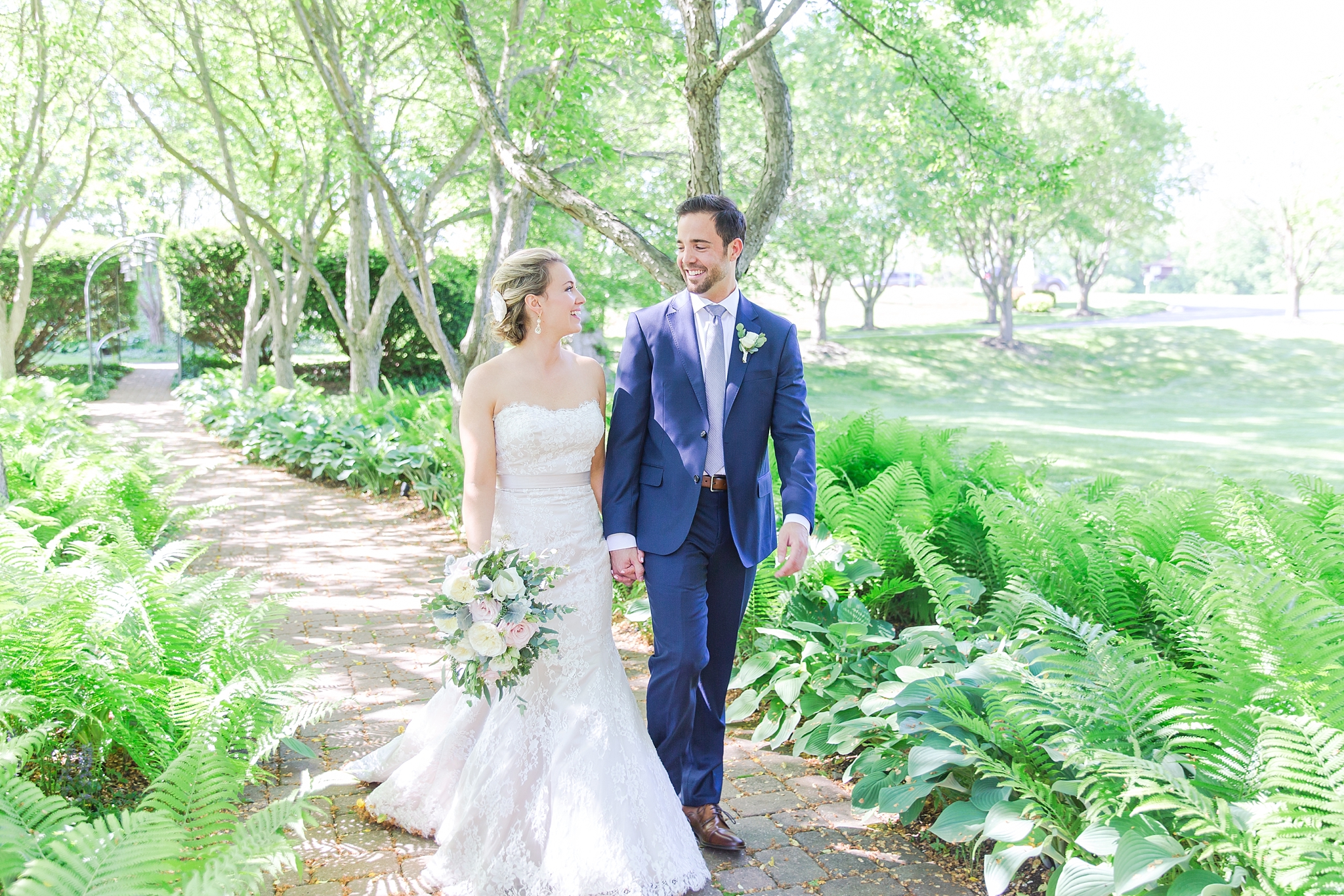 fun-candid-laid-back-wedding-photos-at-wellers-carriage-house-in-saline-michigan-and-at-the-eagle-crest-golf-resort-by-courtney-carolyn-photography_0042.jpg