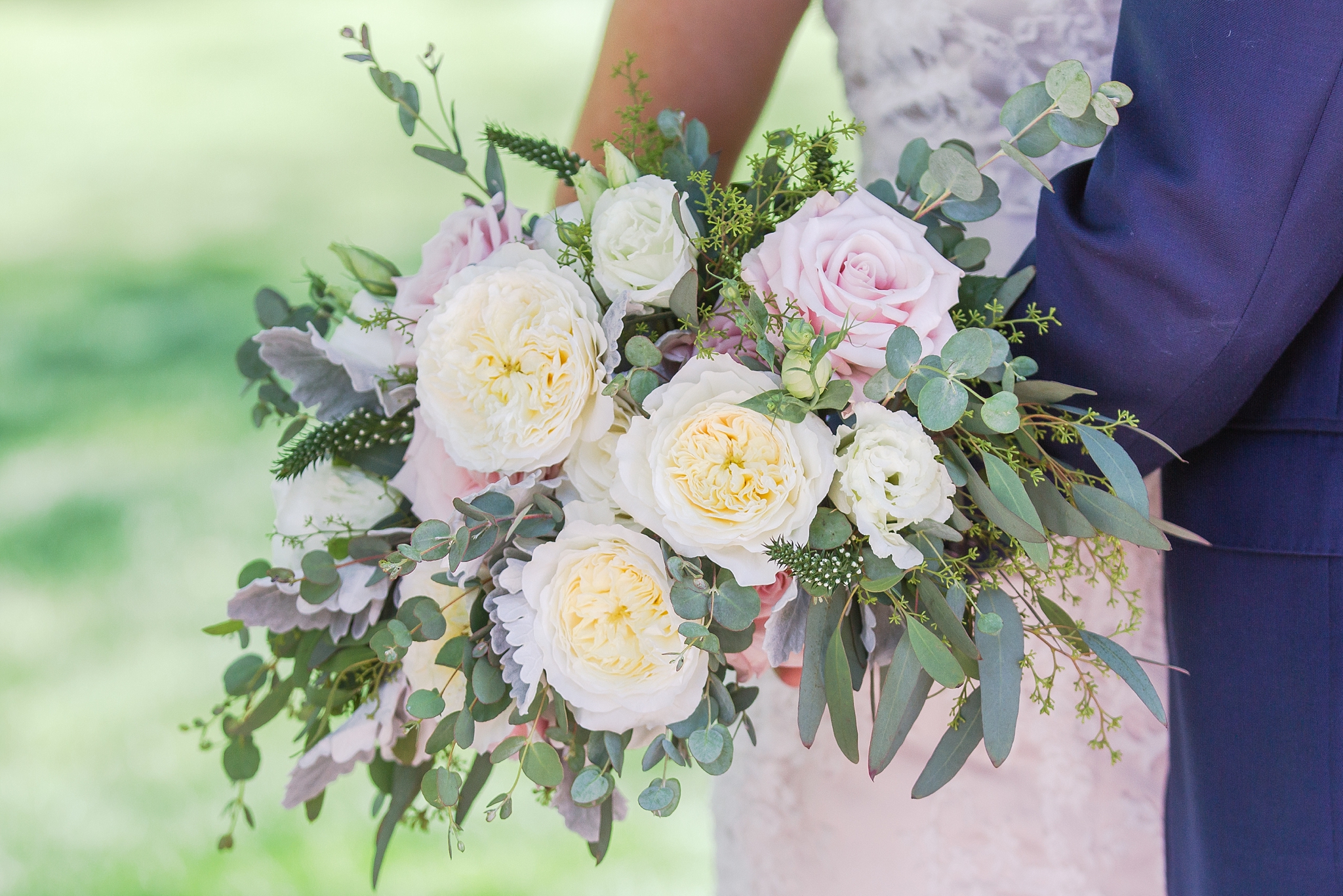 fun-candid-laid-back-wedding-photos-at-wellers-carriage-house-in-saline-michigan-and-at-the-eagle-crest-golf-resort-by-courtney-carolyn-photography_0052.jpg